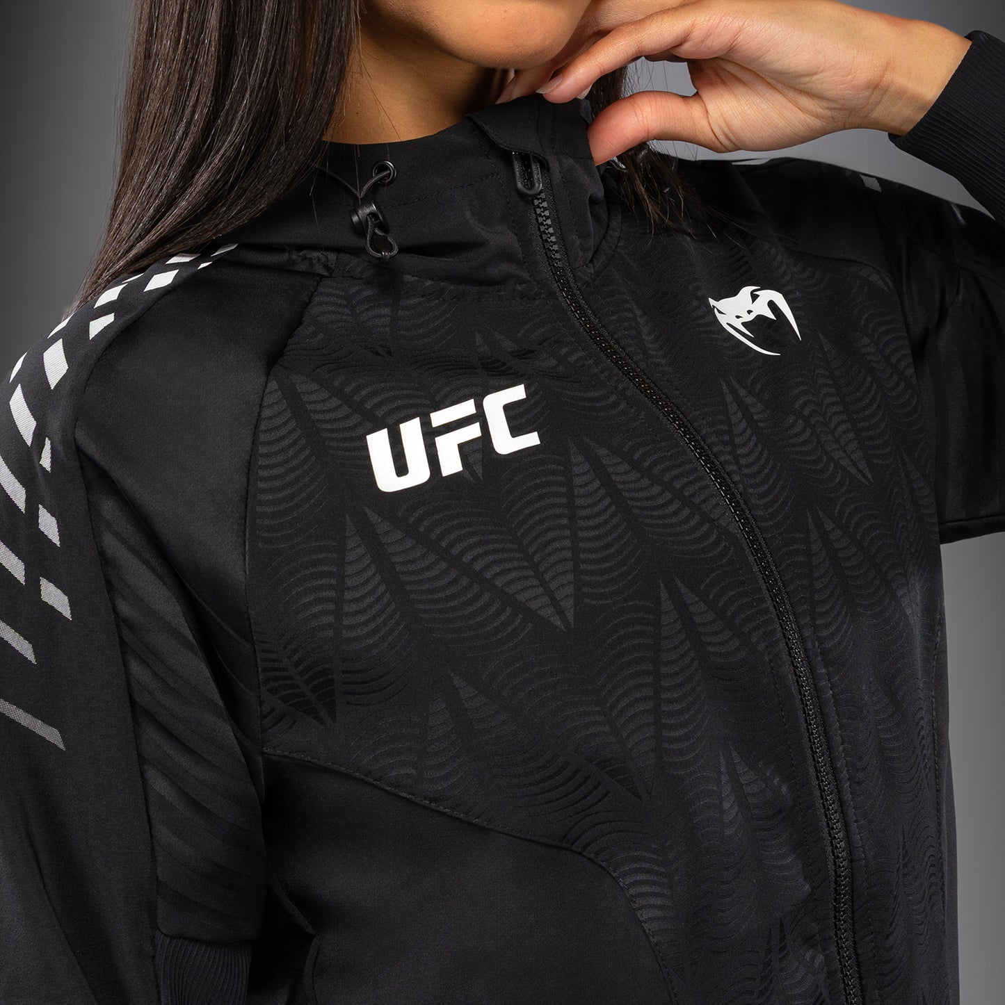Women's UFC Zenith by Venum 正品战斗之夜出场连帽衫 – 黑色