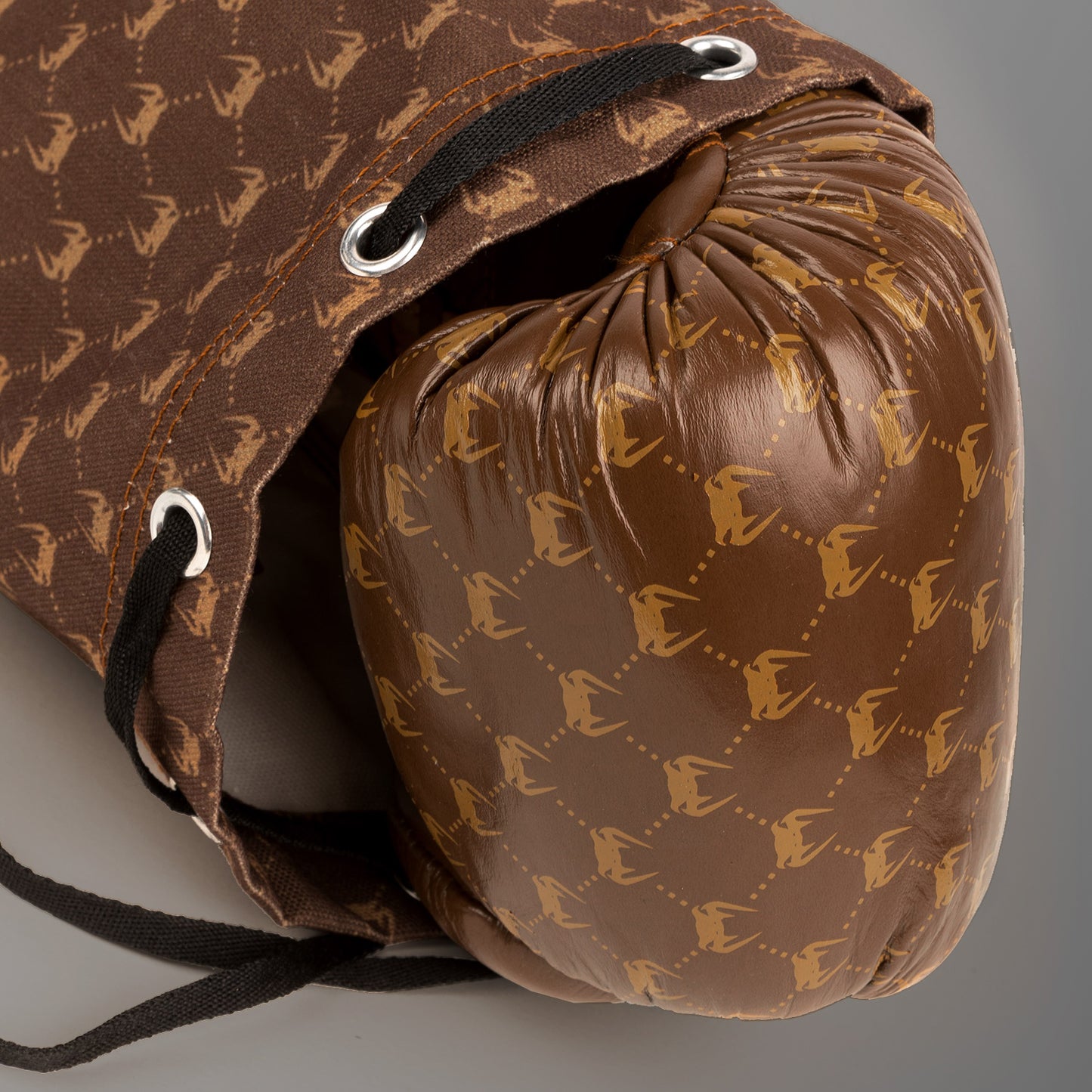 Venum Coco Monogram Pro 系列系带拳击手套 – 棕色