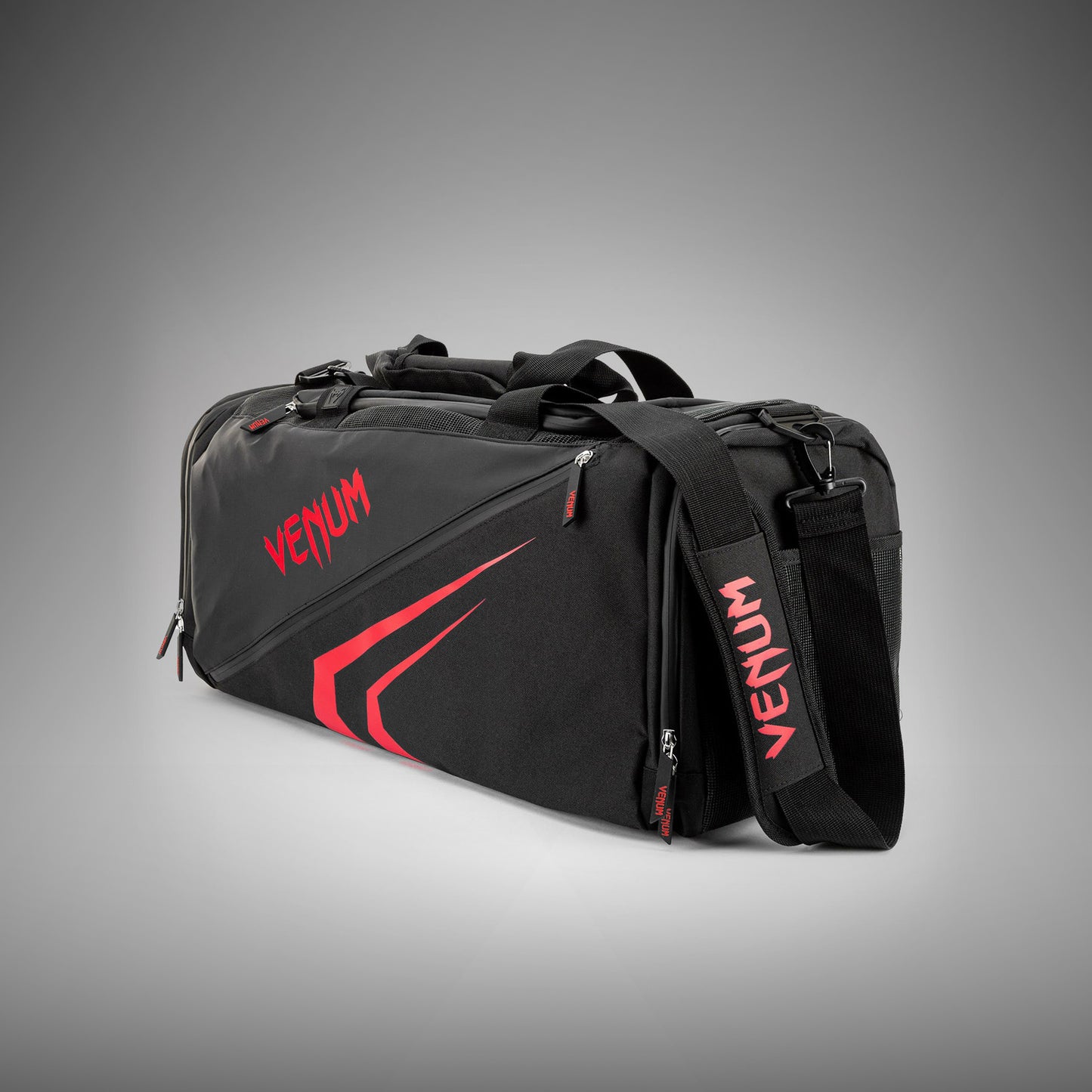 Venum Trainer Lite Evo 运动包（48升）– 黑色/红色
