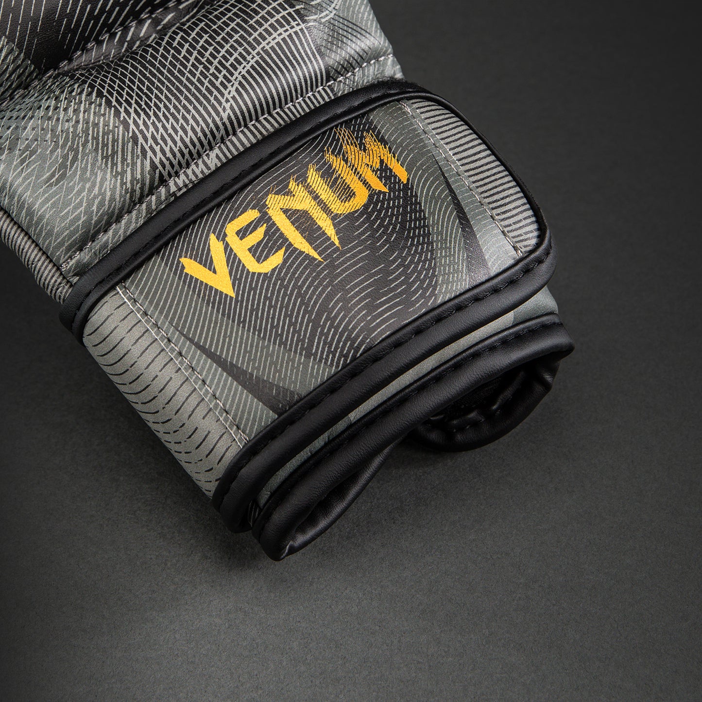 Venum Galactic 3.0 陪练手套 - 黑色/金色