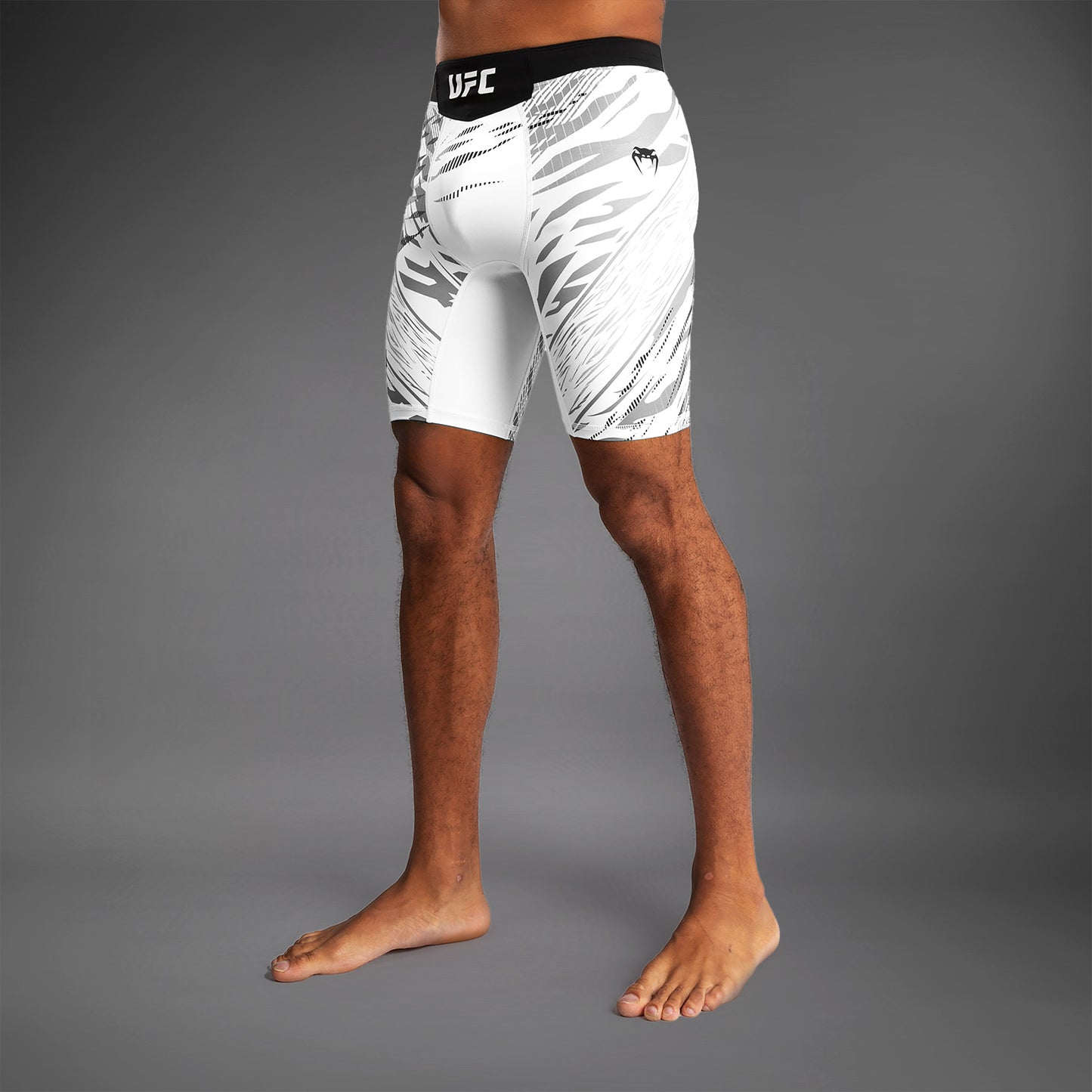 UFC Fusion by Venum Authentic Fight Night 男士综合格斗短裤 – 白色