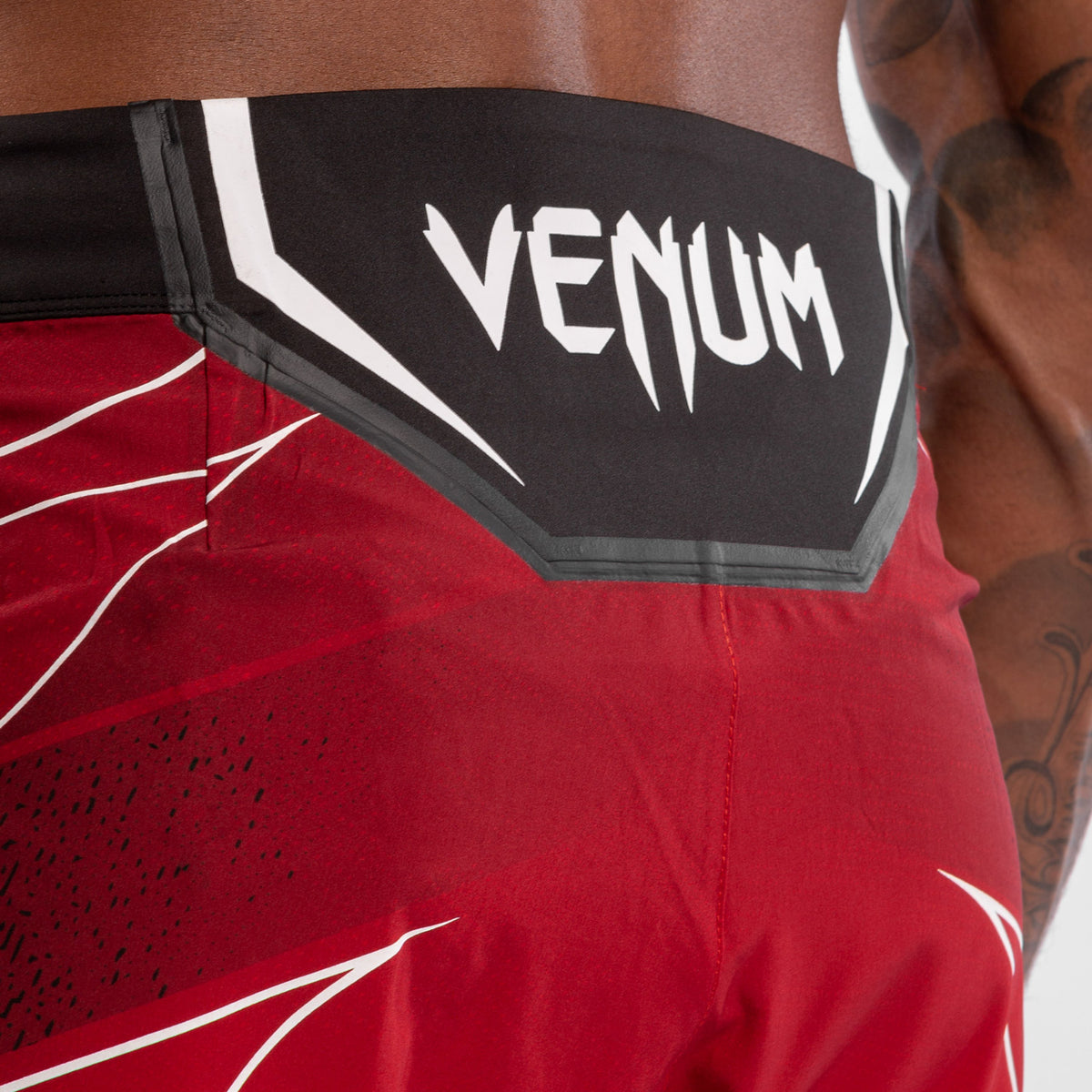 Venum UFC Authentic Fight Night 男士短裤 – 红色