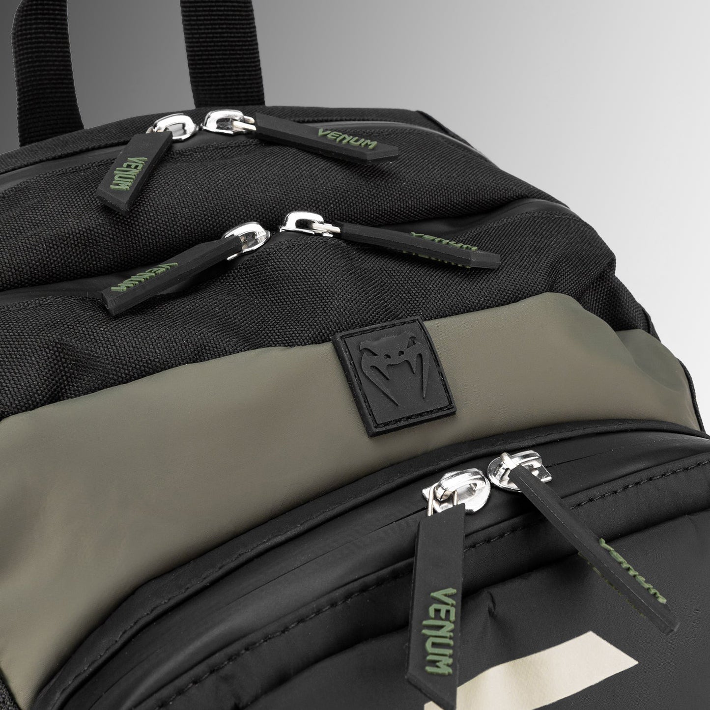 Venum Challenger Pro Evo 背包 (20-25L) – 卡其色/黑色