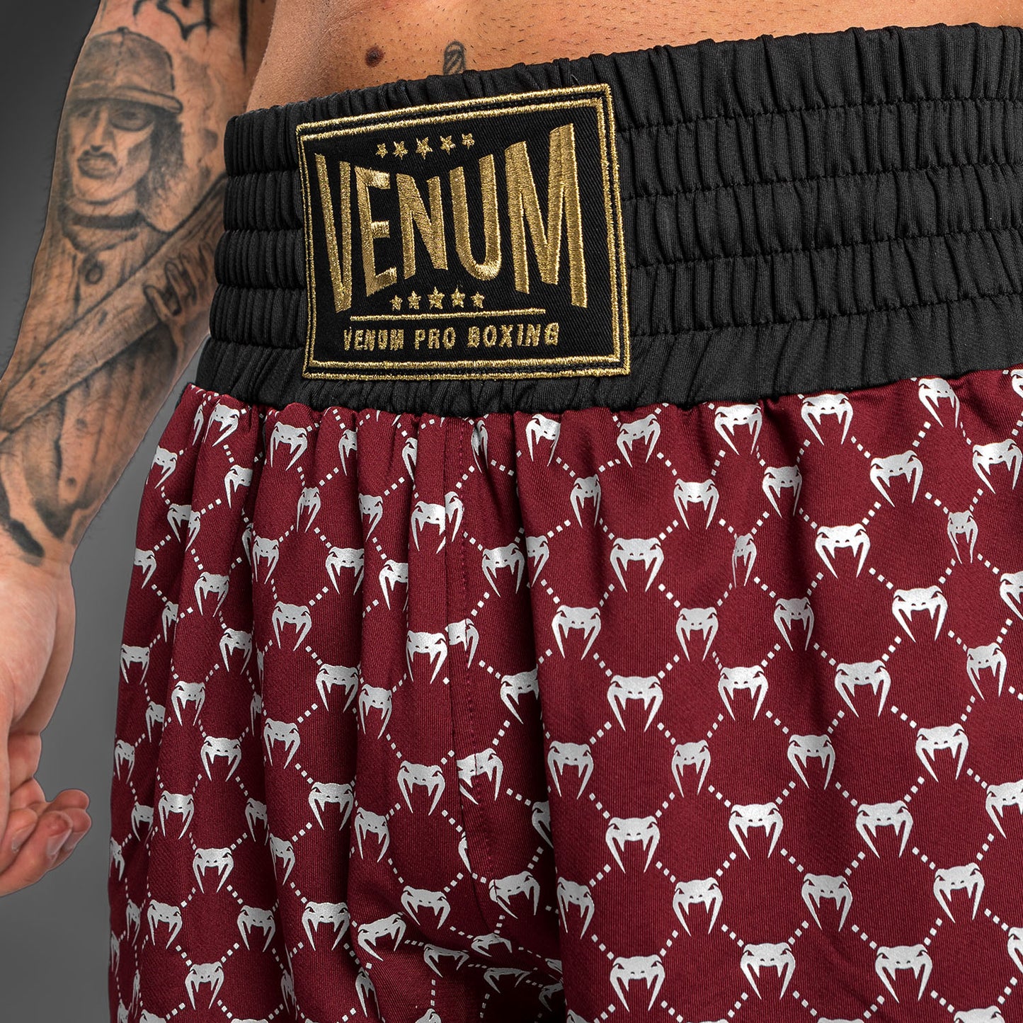 Venum Monogram 拳击短裤 – 黑色/酒红色