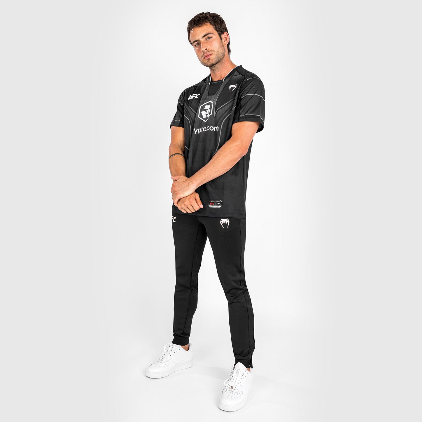 UFC Venum Authentic Fight Night 2.0 Kit 男士走场T恤 – 黑色