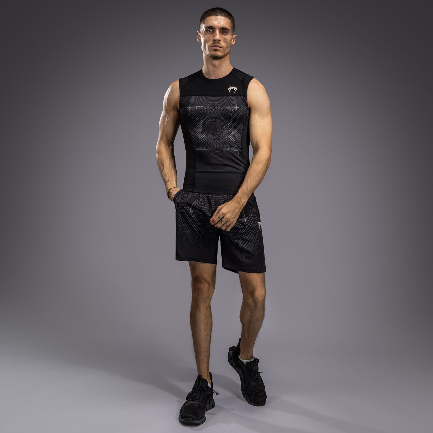 Venum G-Fit Air 男士无袖紧身防磨衣 – 深黑色/沙漠沙色
