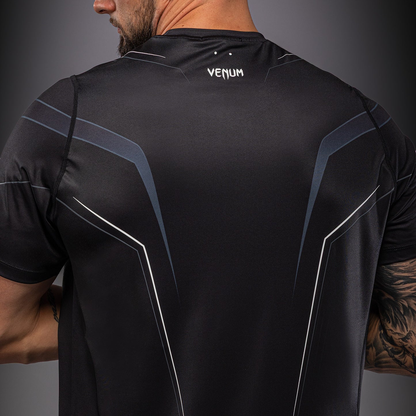 Venum Streamline Dry Tech T恤 – 黑色/白色