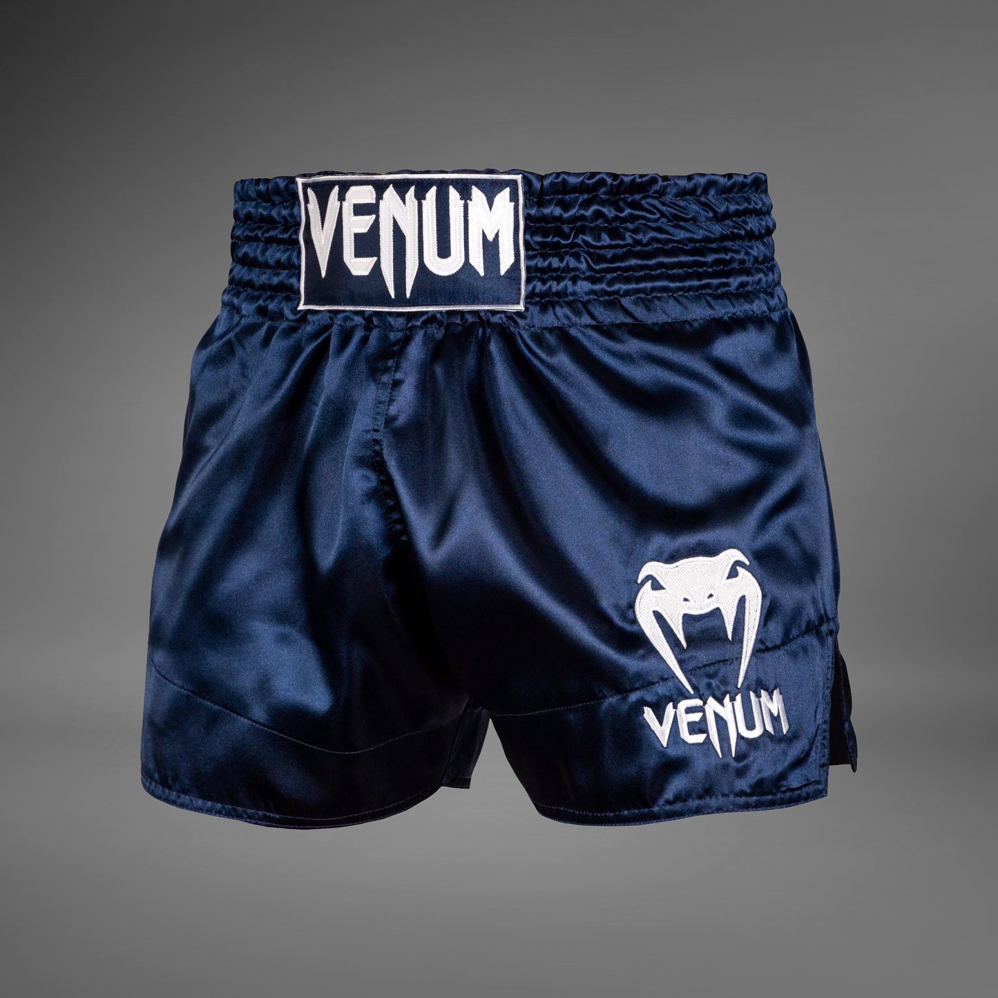 Venum Classic 泰拳短裤 – 藏青色/白色