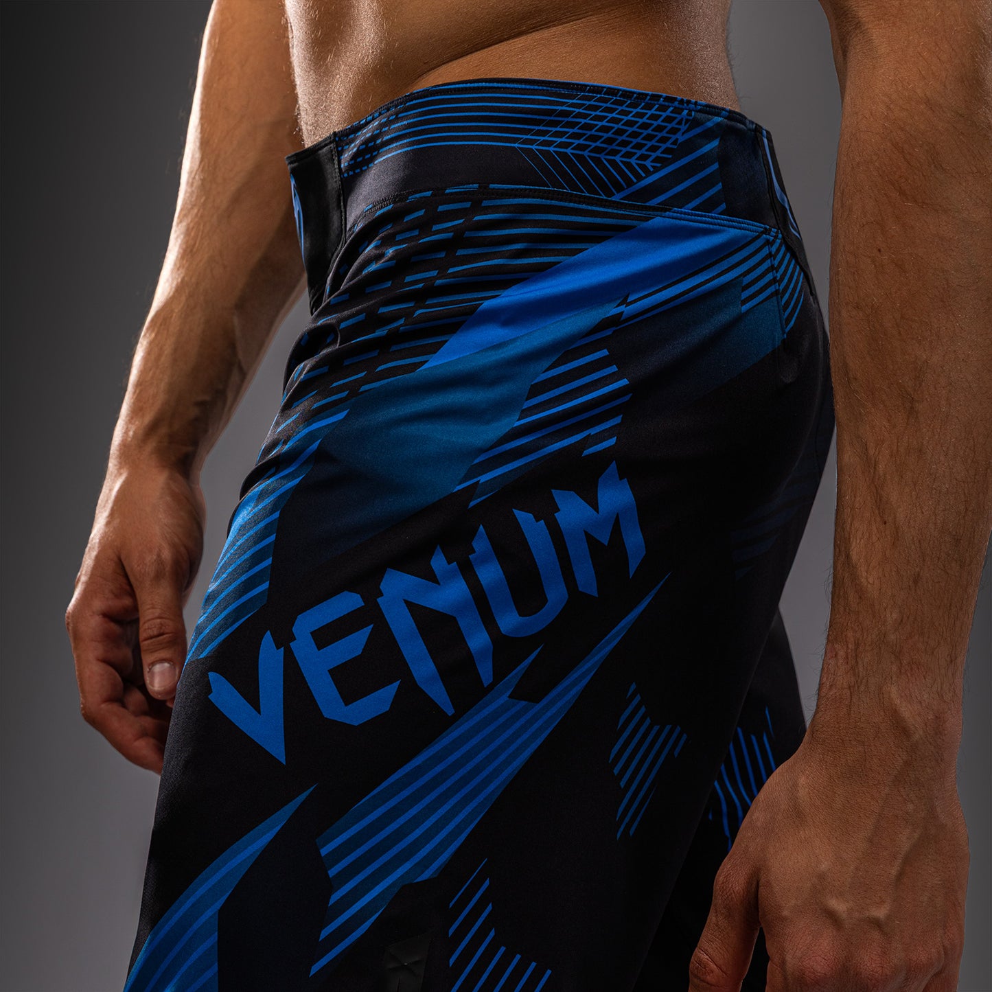 NO-GI 6.0 格斗短裤 – 黑色/蓝色