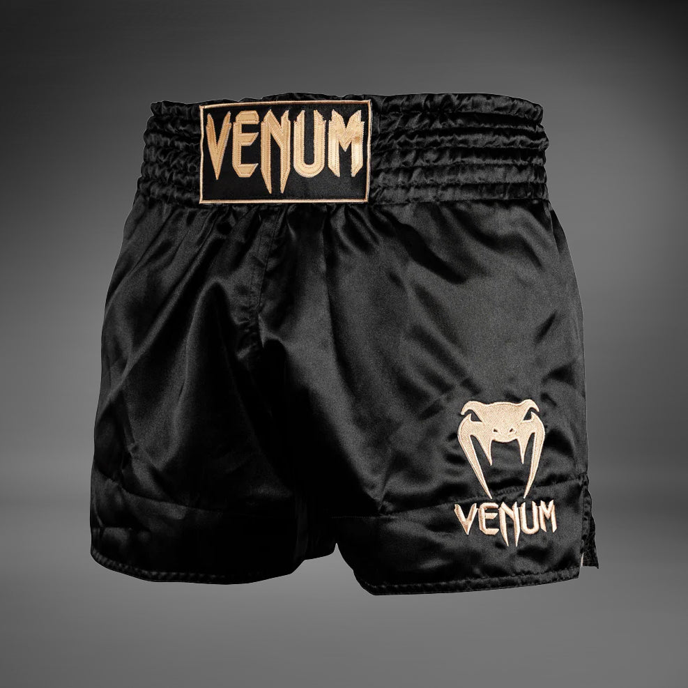 Venum Classic 泰拳短裤 – 黑色/金色