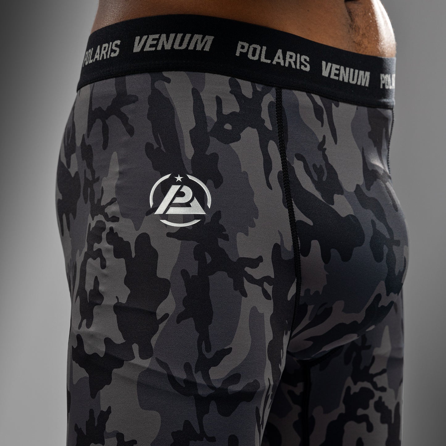 Venum x Polaris 综合格斗短裤 – 黑色/风暴灰