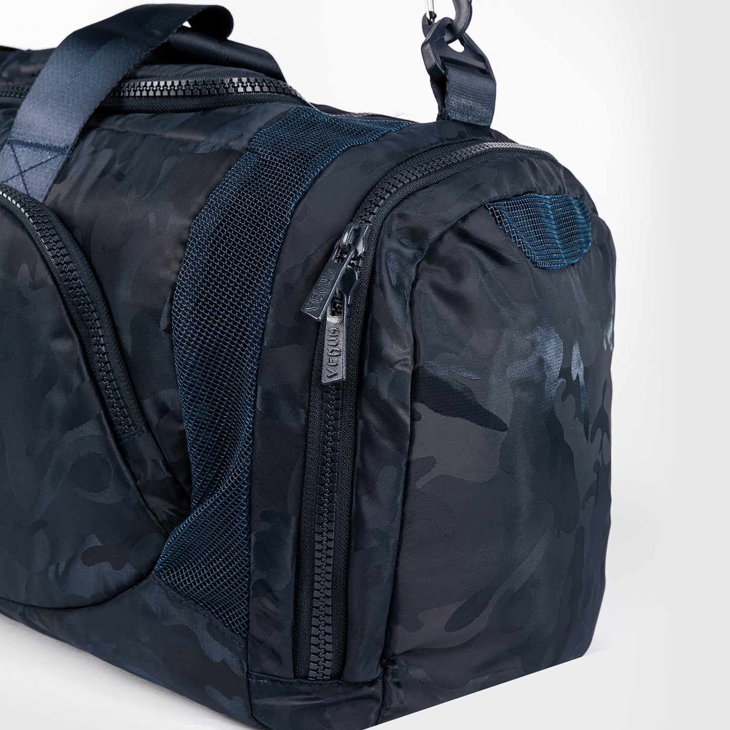 Venum Trainer Lite 运动包（48升）– 迷彩色/蓝色