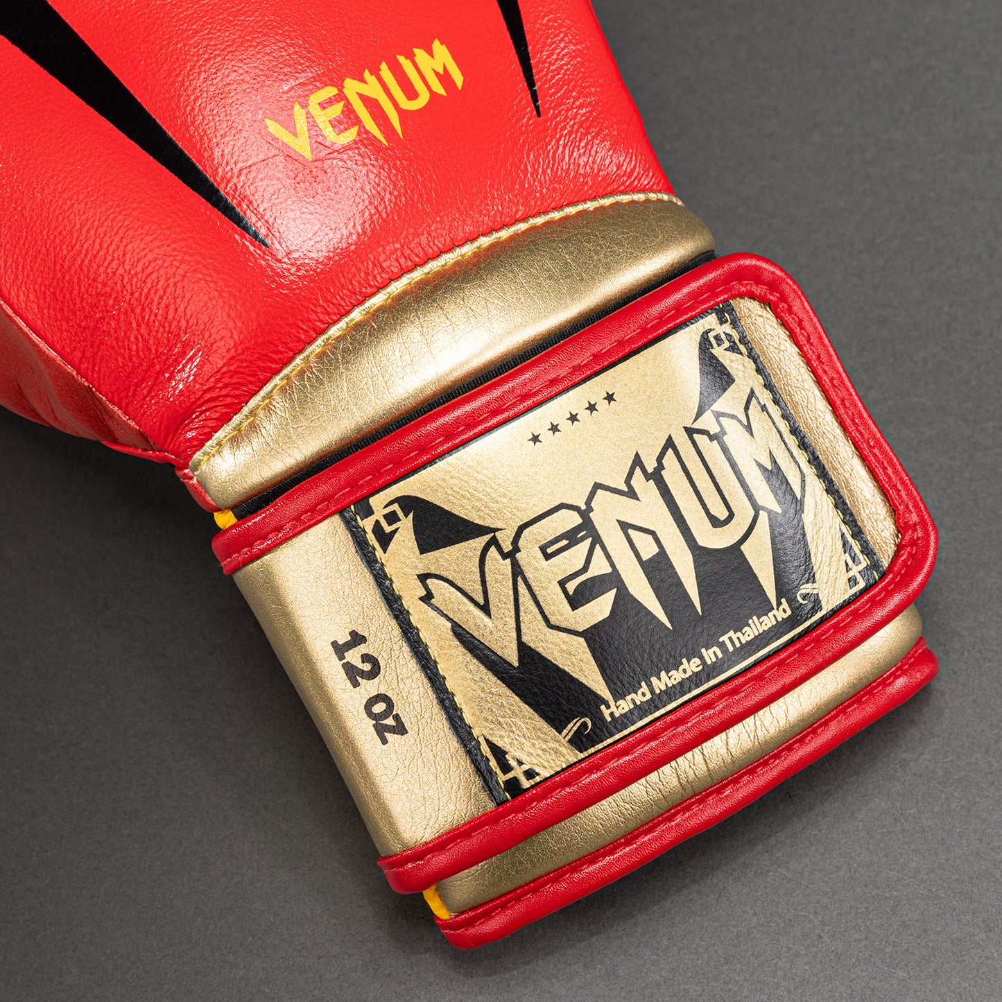 Venum Giant 3.0 拳击手套 – 红色/黄色/金色
