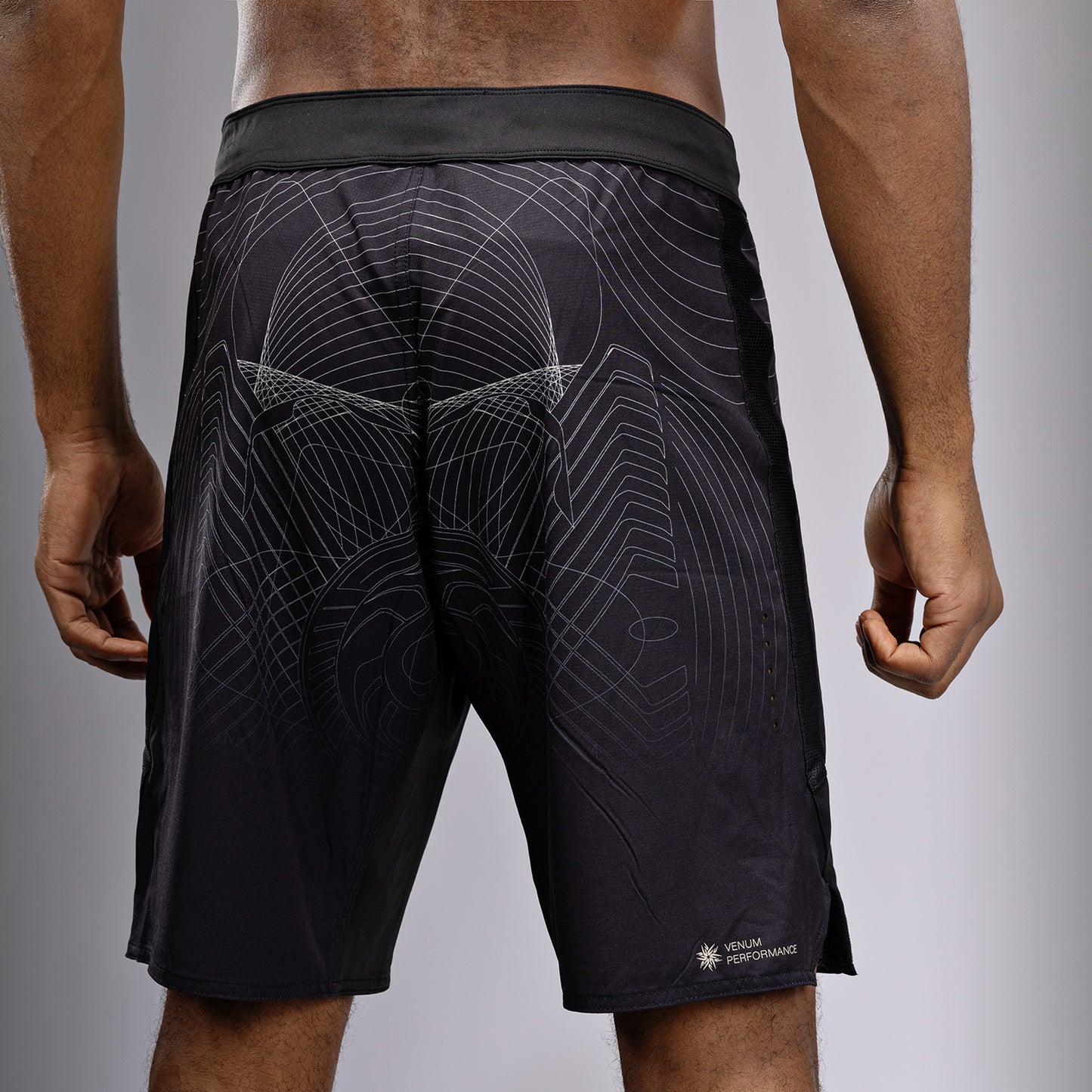 Venum G-Fit Air 男士格斗短裤 – 深黑色/沙色