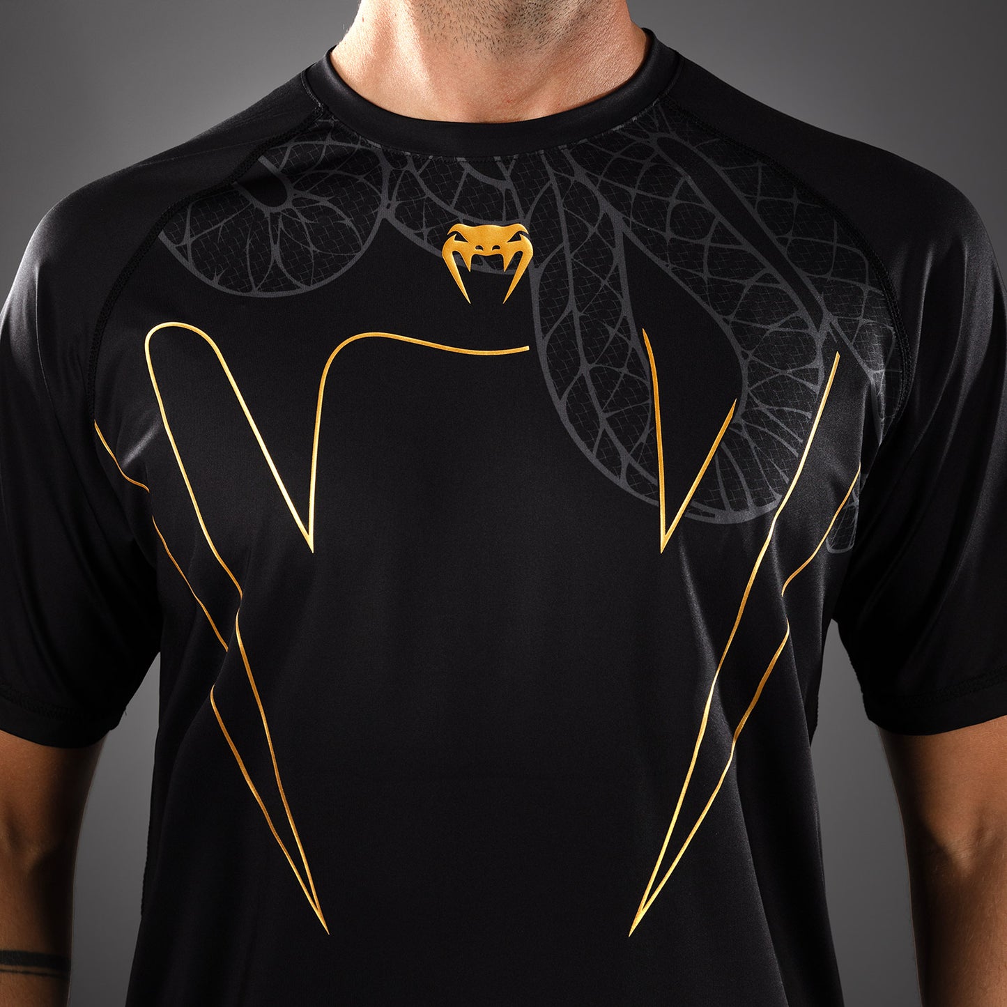 Venum Serpenti Dry Tech T恤 – 黑色/银色/金色