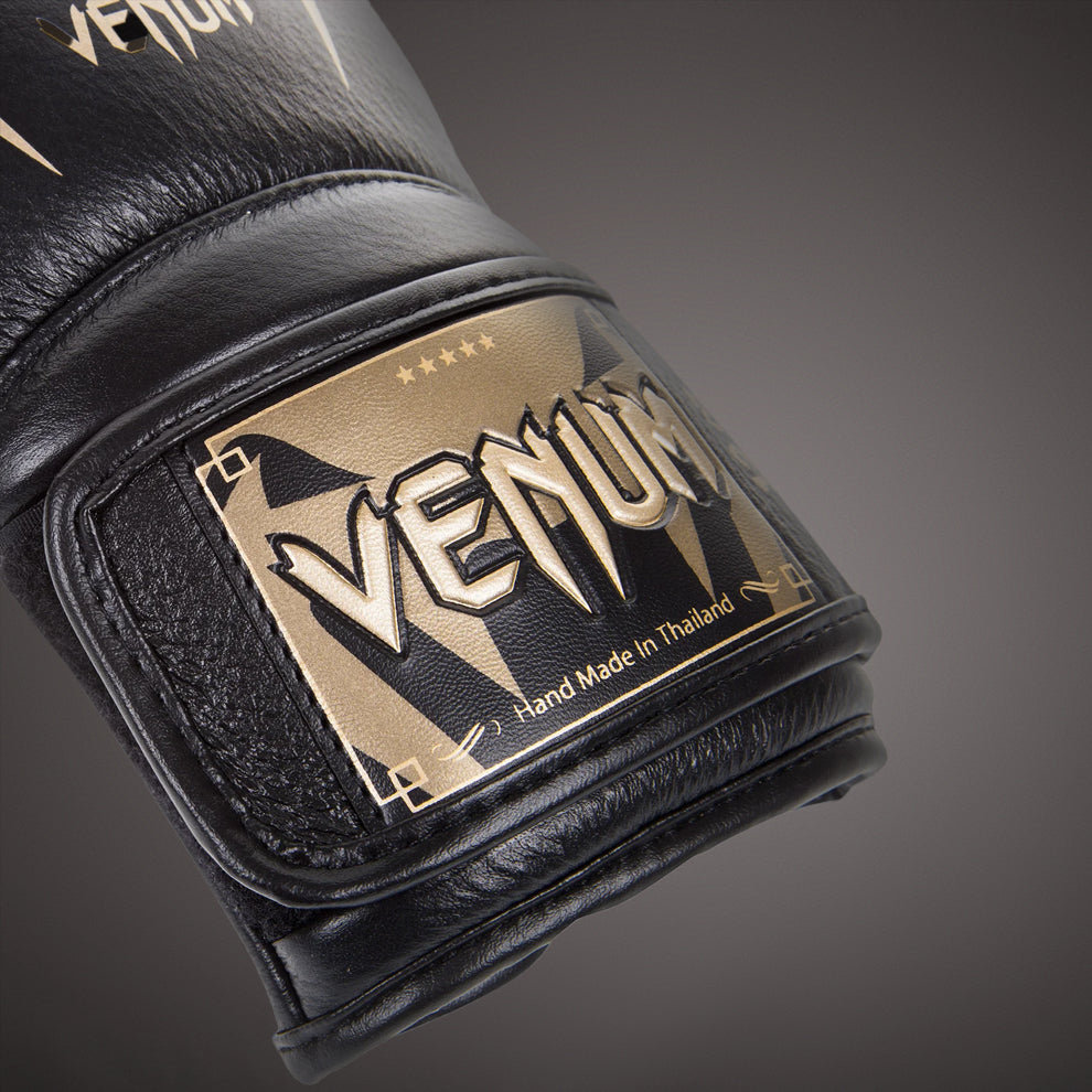 Venum Giant 3.0 拳击手套 – 黑色/金色