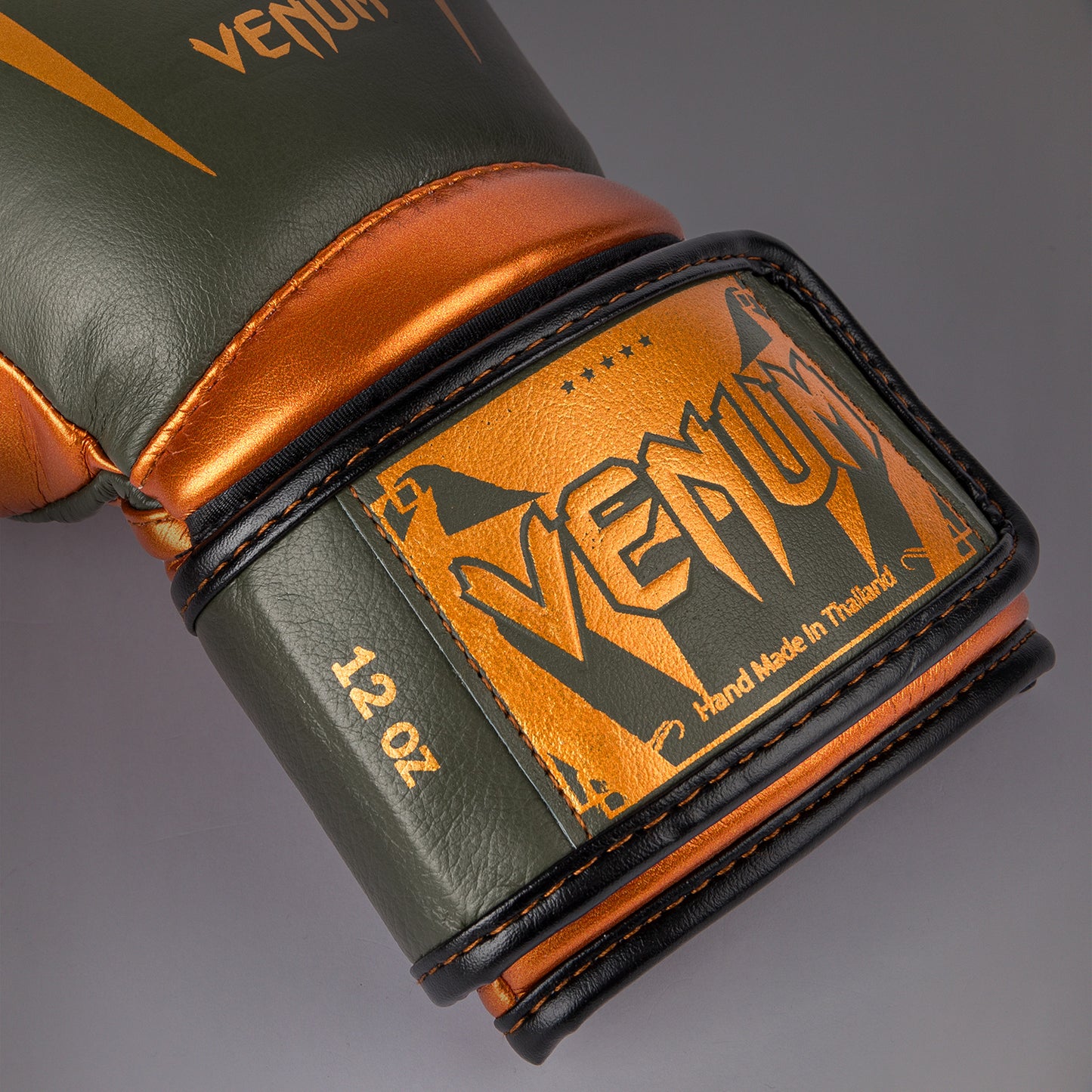 Venum Giant 3.0 拳击手套 – 卡其色/青铜色 – 特别版