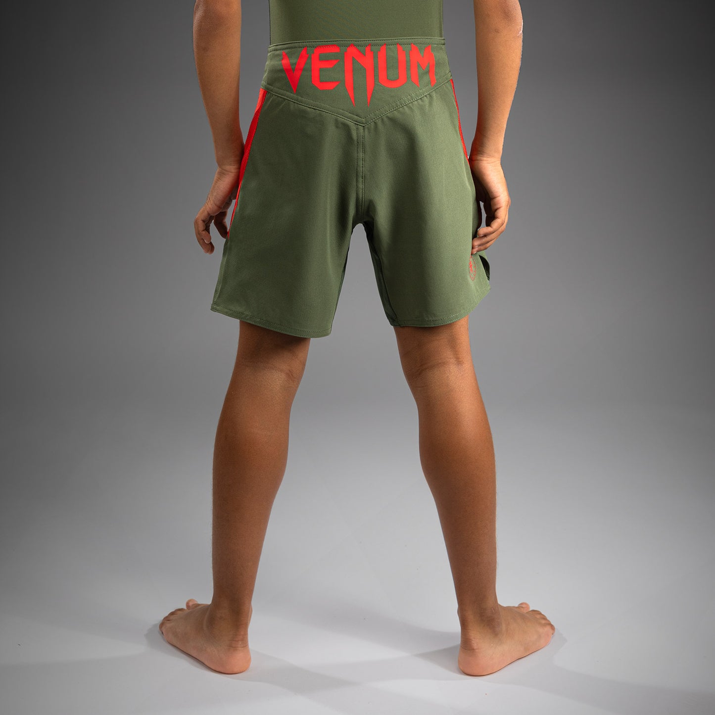 Venum Light 儿童格斗短裤 – 军绿色/橙色