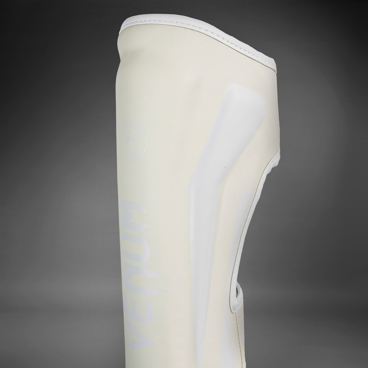 Venum Elite 立式护胫 – 白色