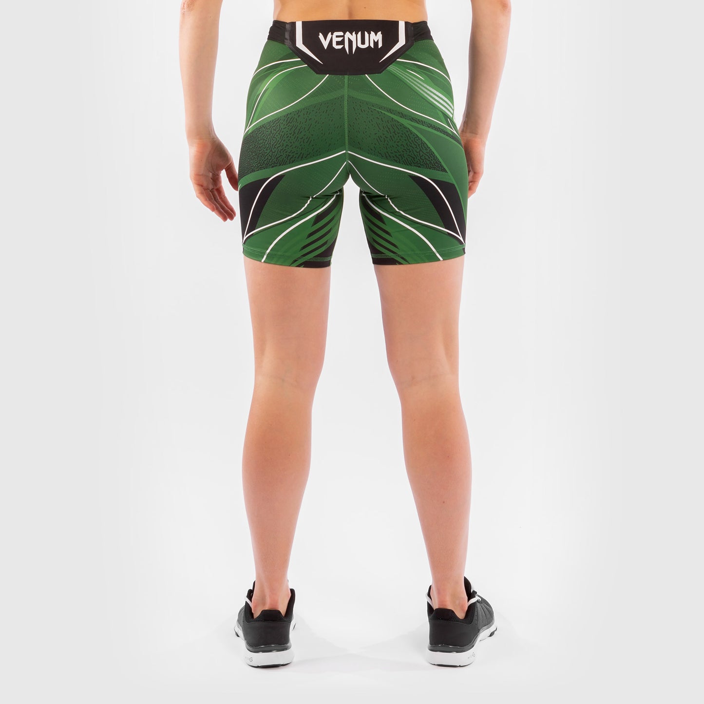 UFC Venum Authentic Fight Night 女士综合格斗短裤 – 长款 – 绿色