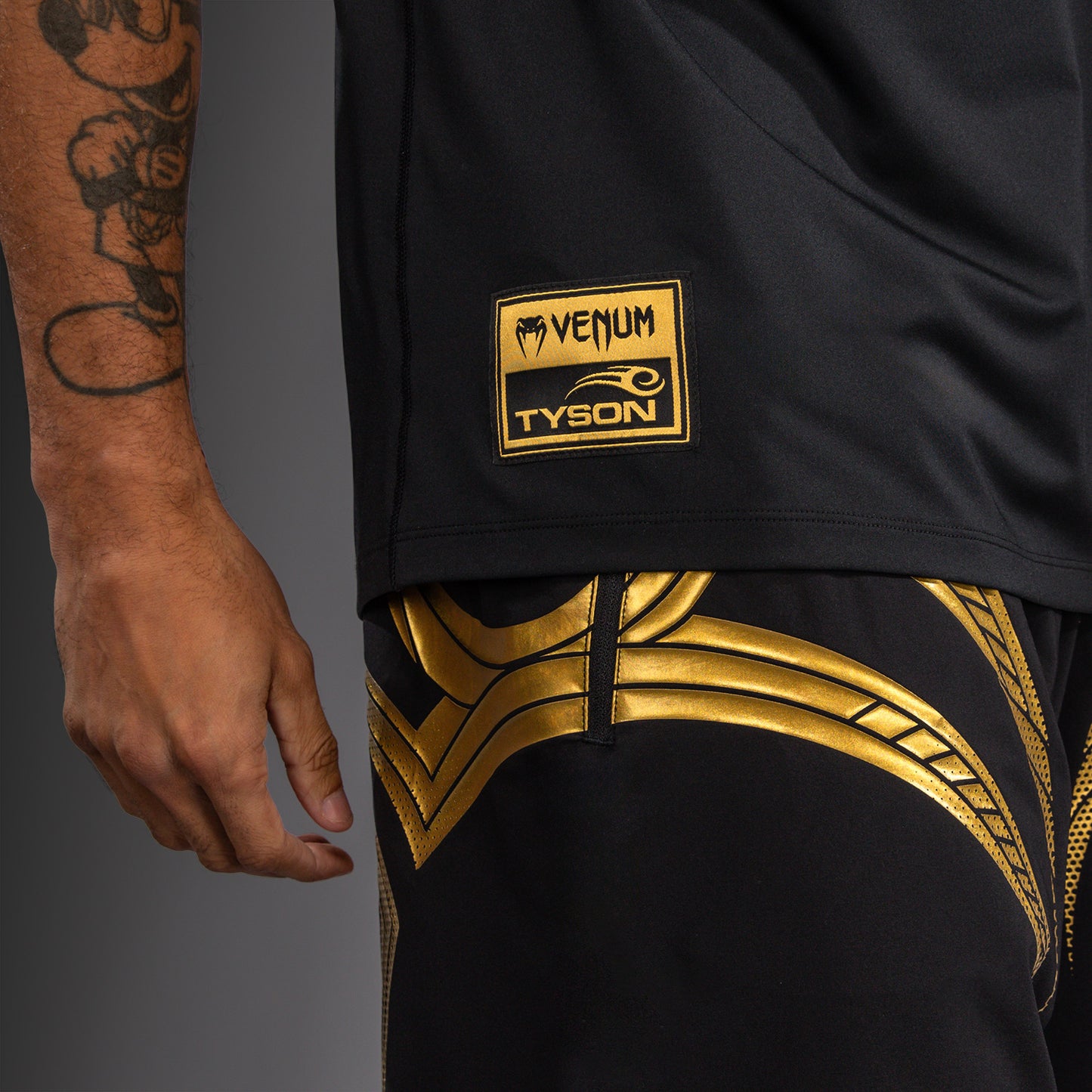 Venum x Mike Tyson Tiger Dry Tech T恤 - 黑色/金色