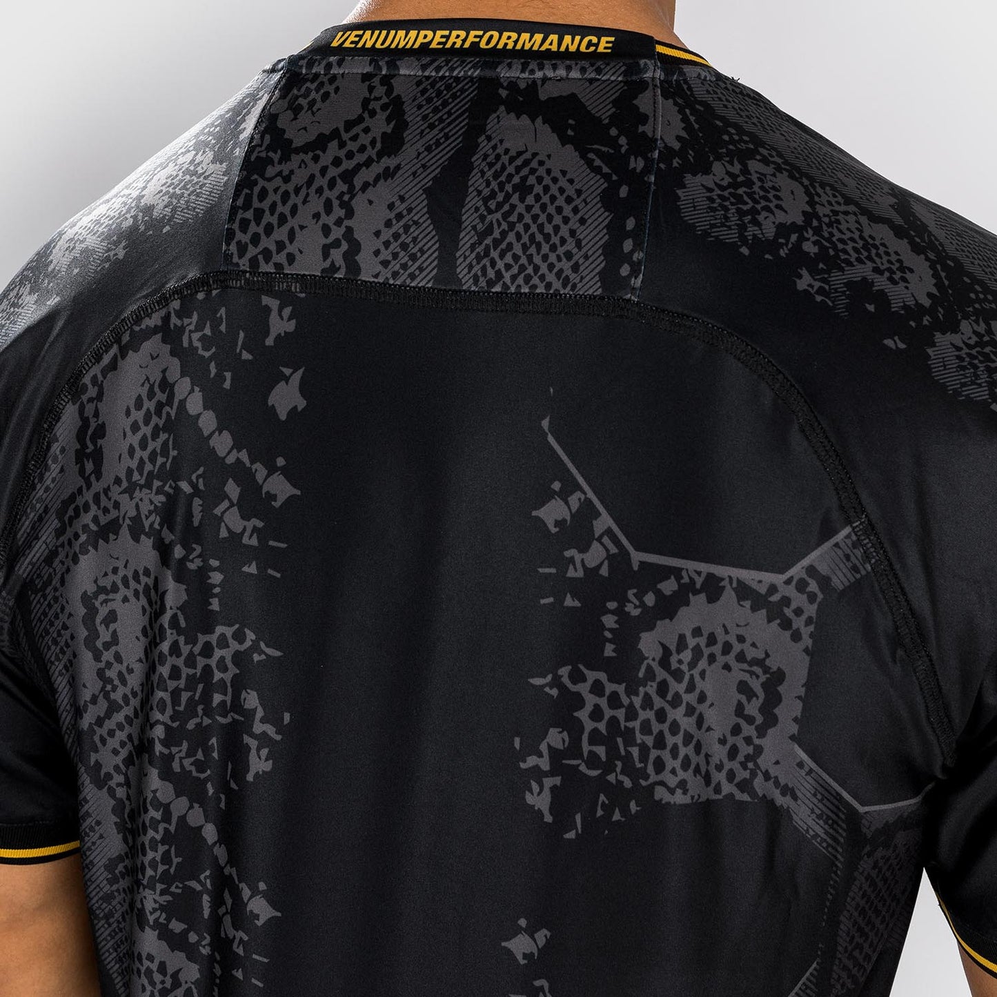 UFC Adrenaline by Venum Authentic Fight Night 男士走场战袍 – Champion