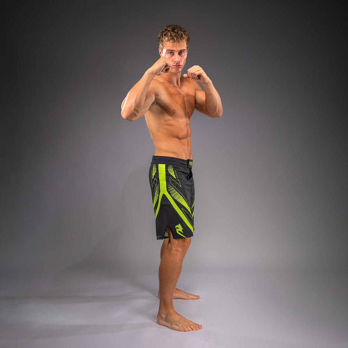 Venum Amazonia Reborn MMA短裤 - 黑色/绿色