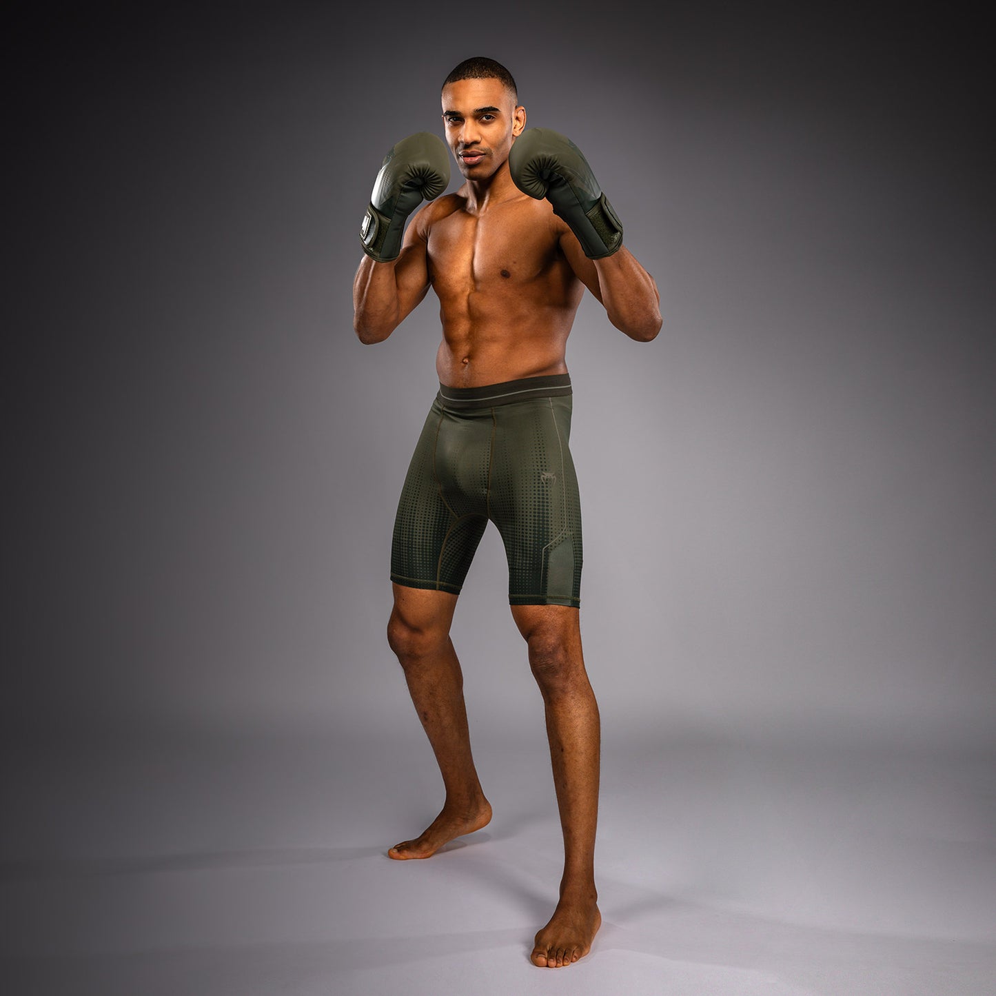 Venum Stealth Vale Tudo 综合格斗短裤 – 卡其色/深绿色
