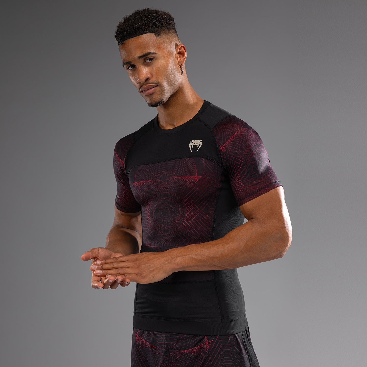 Venum G-Fit Air 男士短袖紧身防磨衣 – 深黑色/火红色