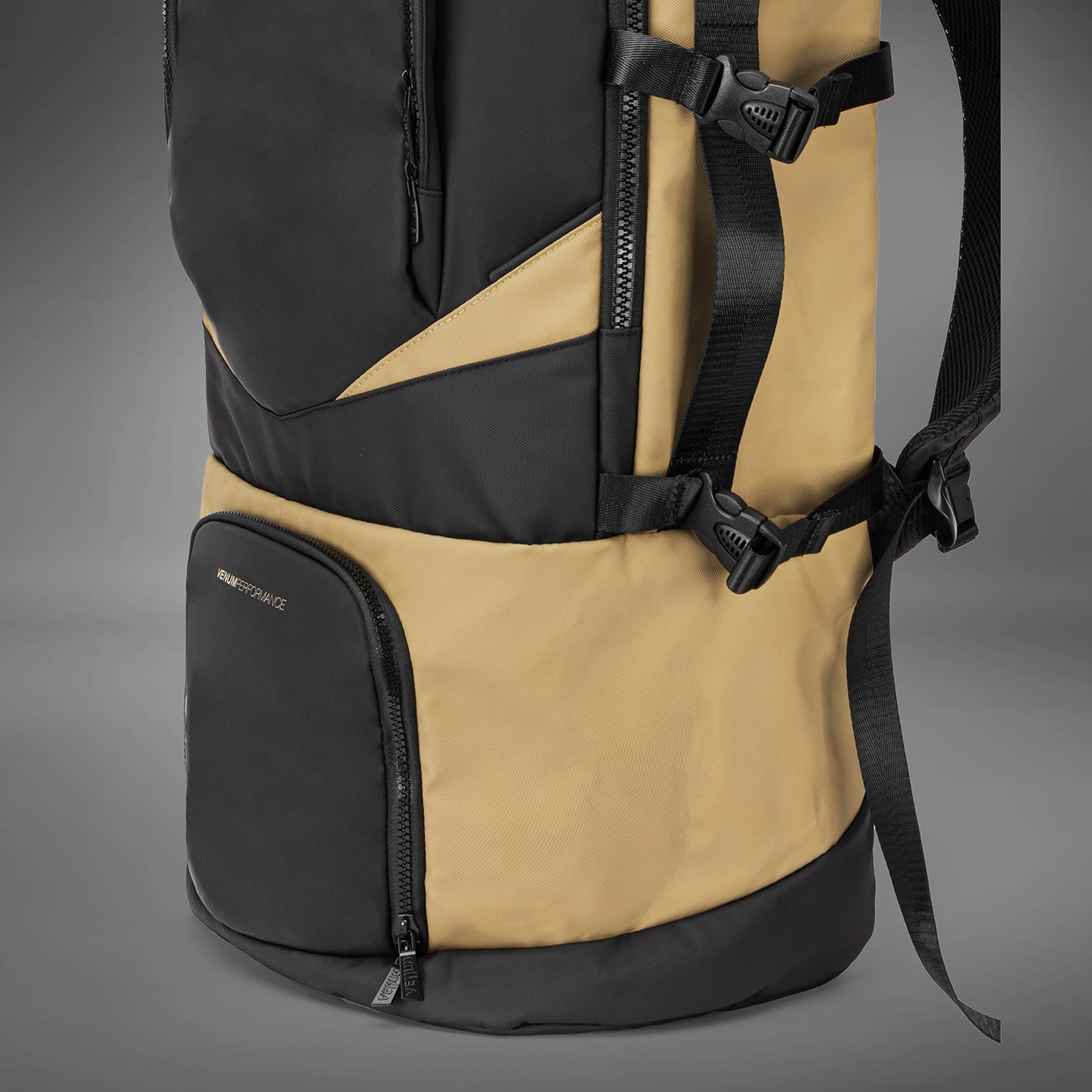 Venum Evo 2 Xtrem 背包 (50-63L) – 黑色/沙色