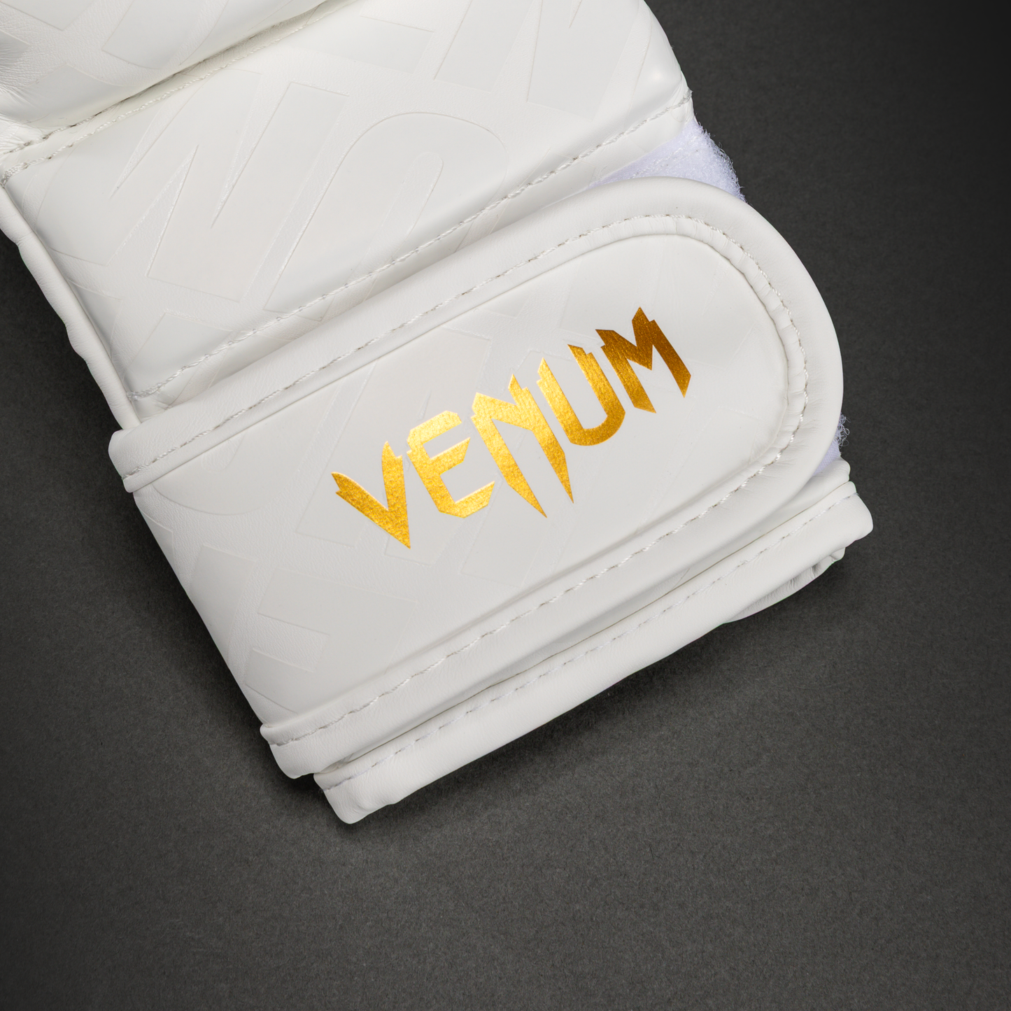 Venum Contender 1.5 XT 3D 陪练手套 - 白色/金色