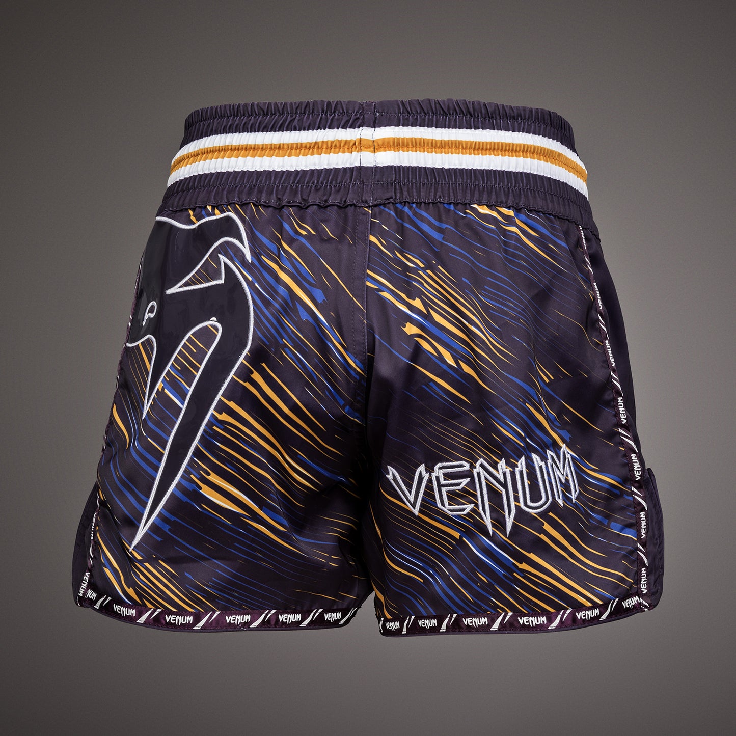 Venum Giant 泰拳短裤 – 深紫色