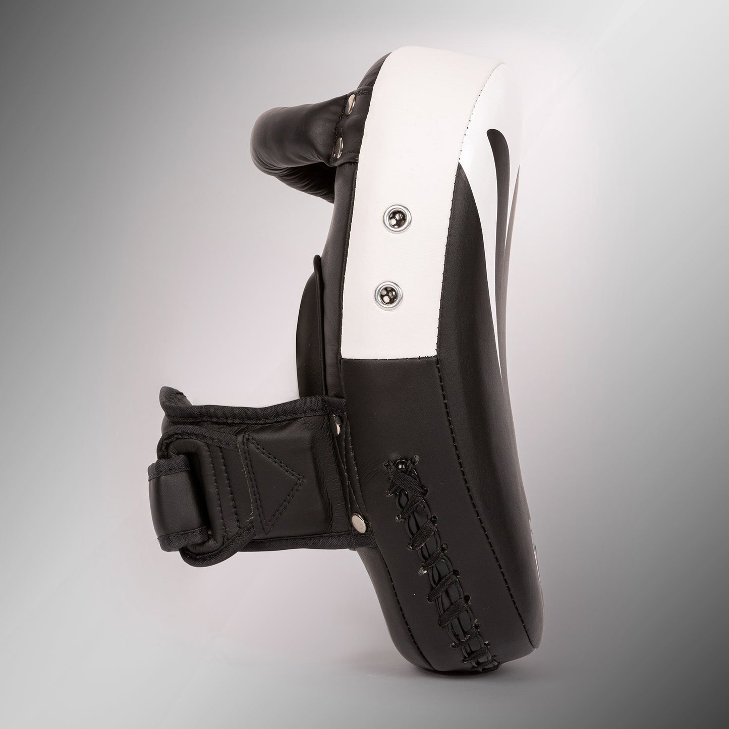 Venum Kick Boxing Gear 2.0 微纤维小拳击手套 – 黑色/白色