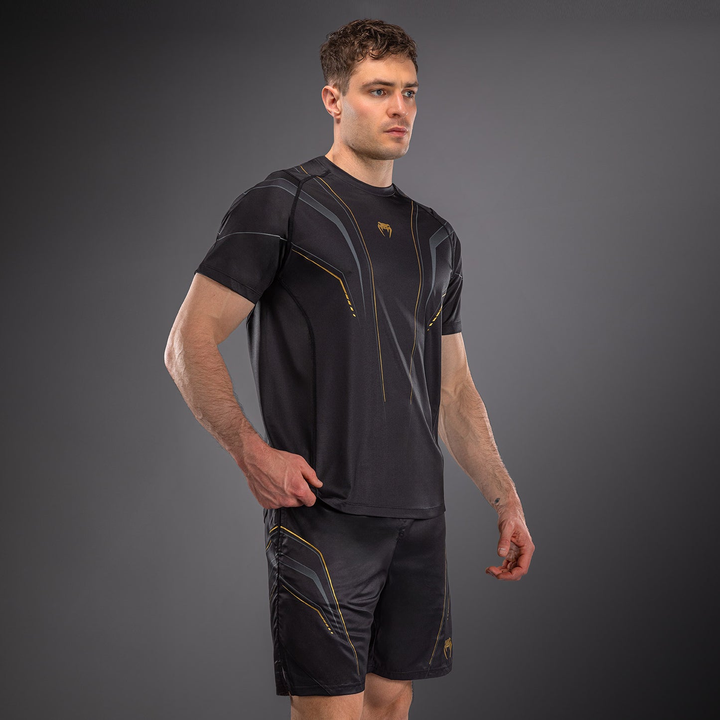 Venum Streamline Dry Tech T恤 – 黑色/金色