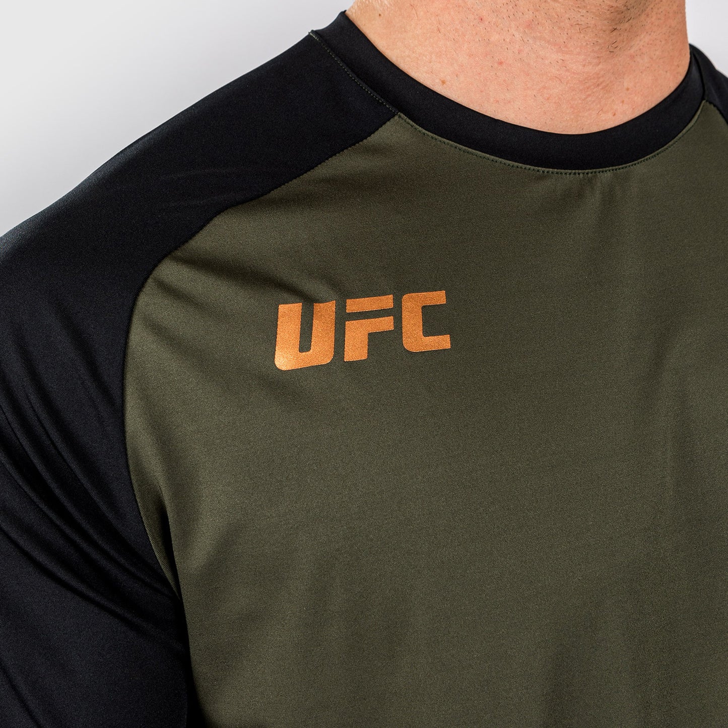 UFC Adrenaline by Venum Fight Week 男士 Dry Tech T恤 – 卡其色/青铜色