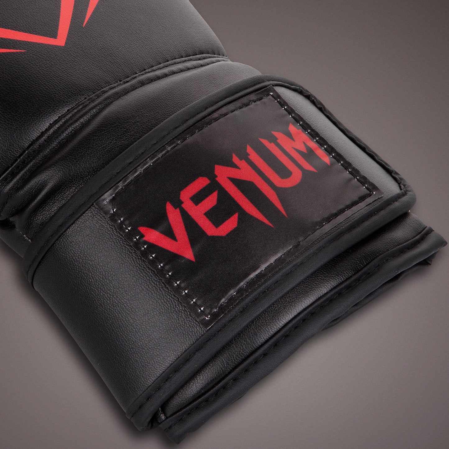 Venum Contender 拳击手套 – 黑色/红色