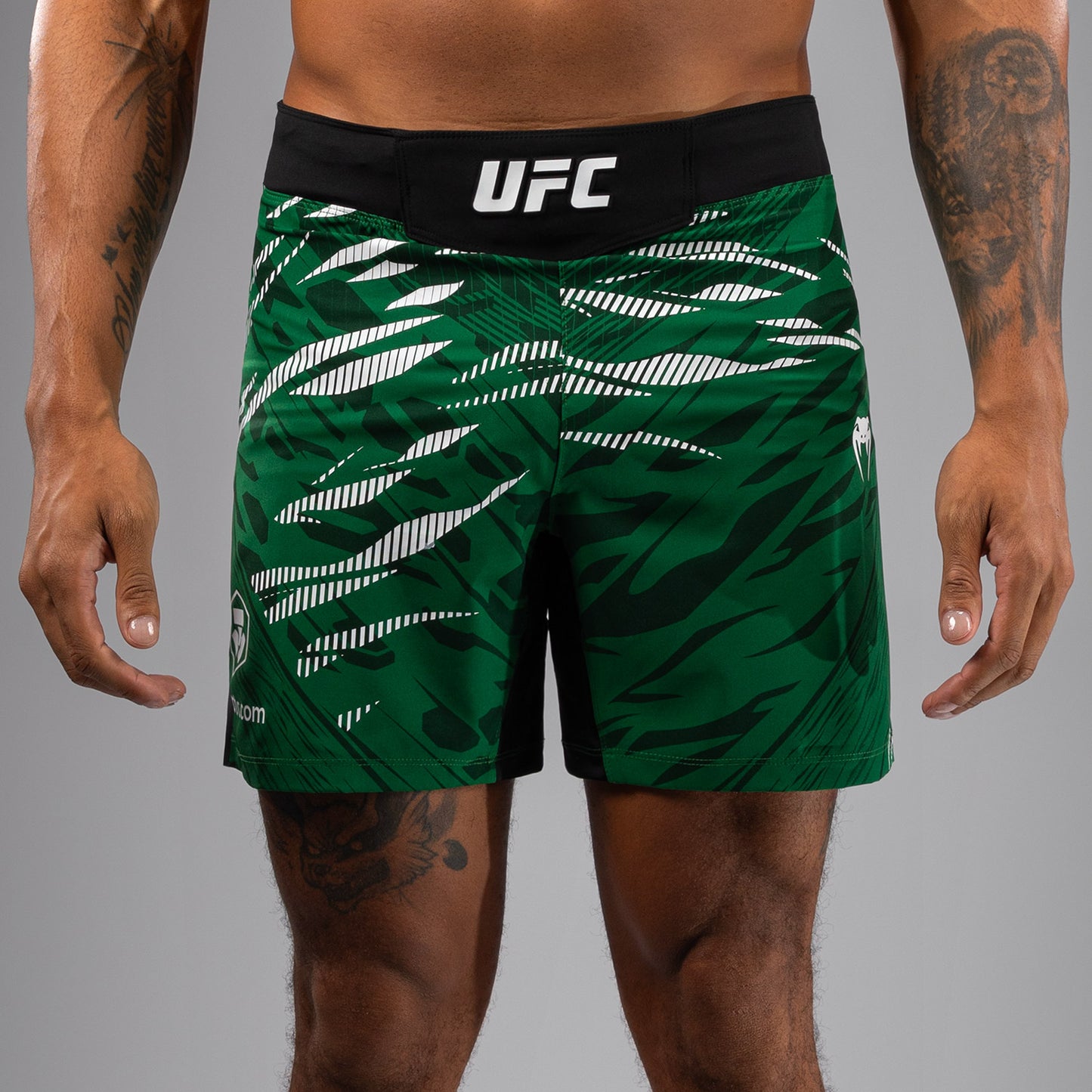 UFC Fusion by Venum Authentic Fight Night 男士格斗短裤 – 短款 – 绿色