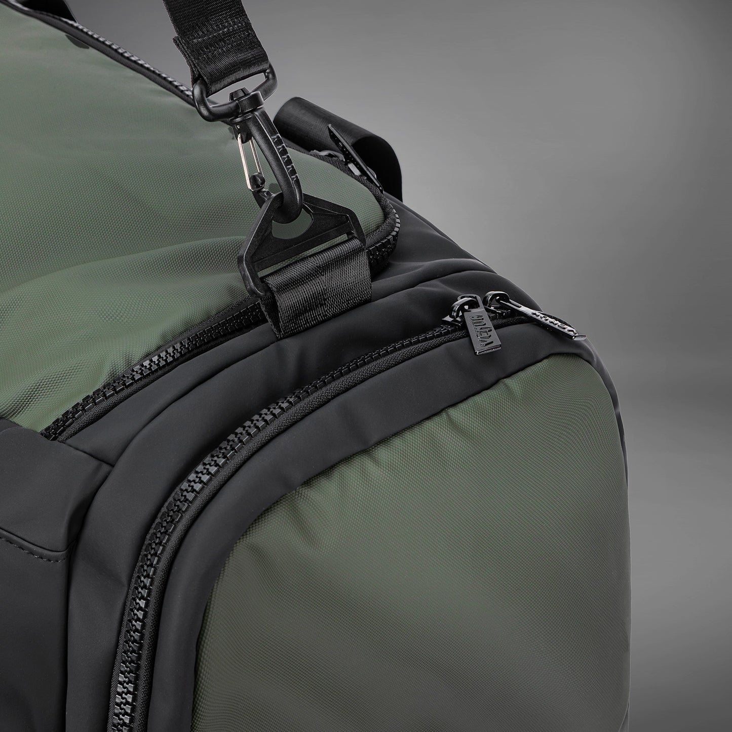 Venum Evo 2 Trainer Lite 行李包(55-63L) – 黑色/卡其色
