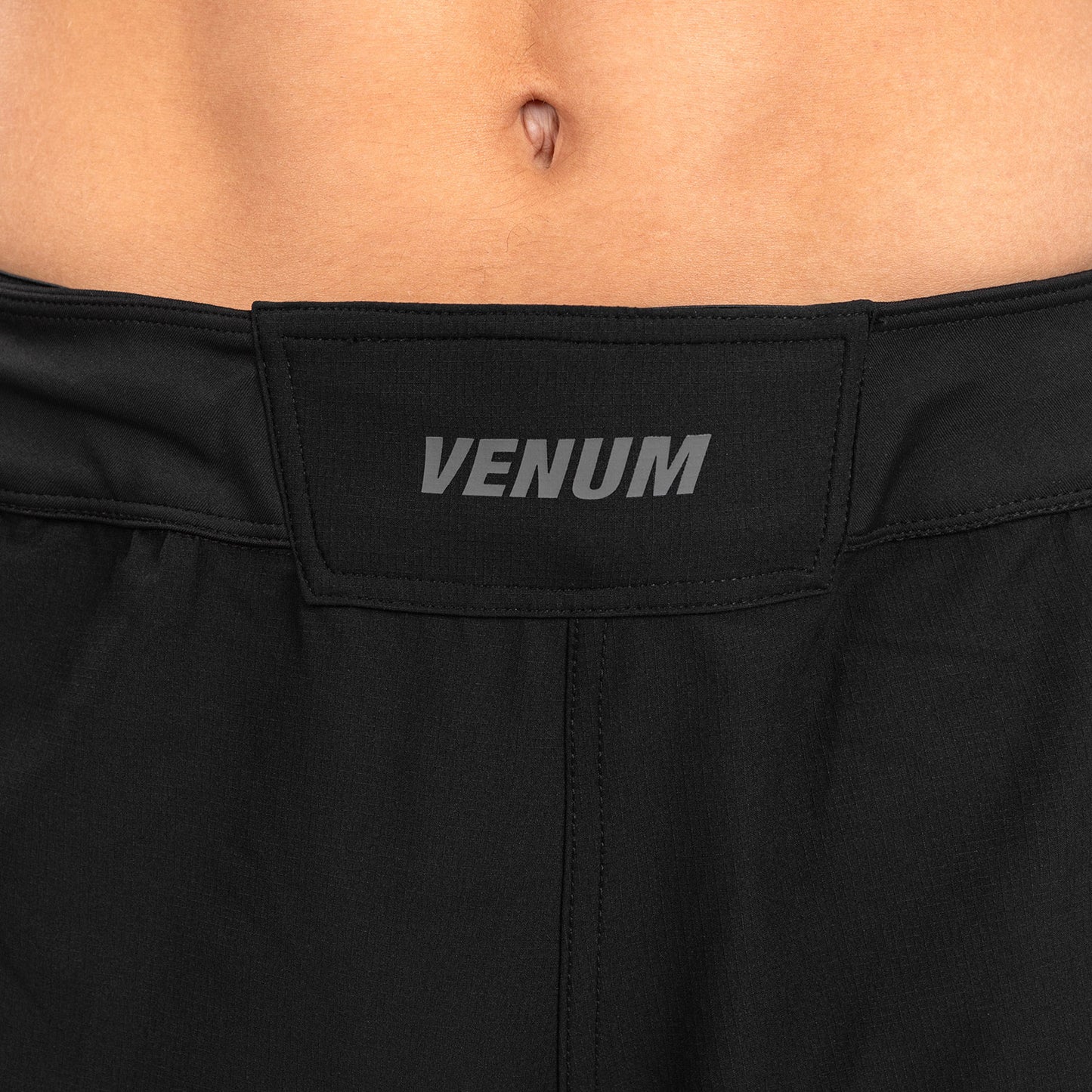 Venum G-Fit Air 格斗短裤 – 黑色