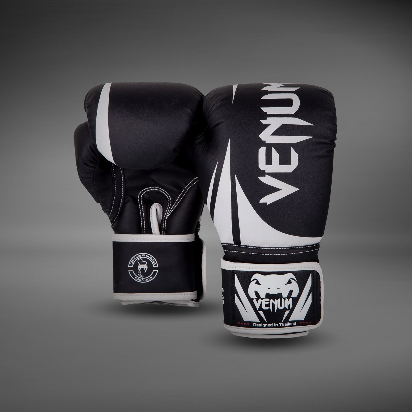Venum Challenger 2.0 儿童款拳击手套 – 黑色/白色