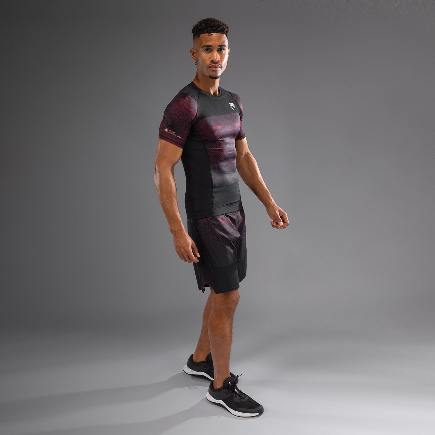 Venum G-Fit Air 男士短袖紧身防磨衣 – 深黑色/火红色