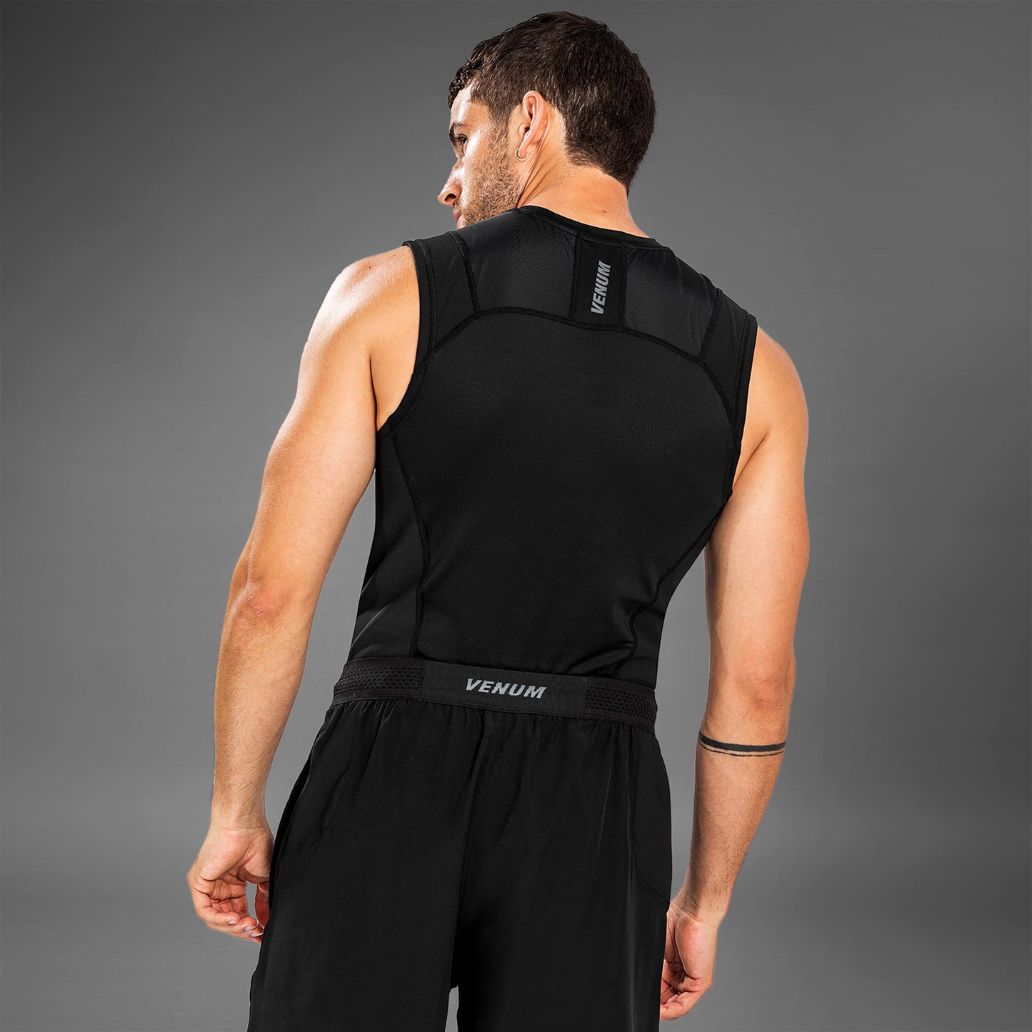 Venum G-Fit Air 紧身防磨衣–无袖–黑色