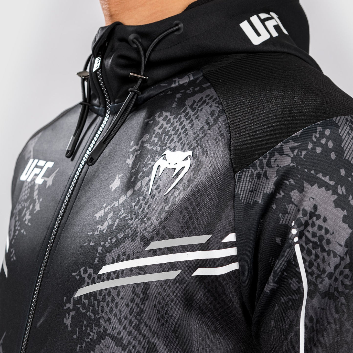 UFC Adrenaline by Venum Authentic Fight Night 男士款连帽衫 – 黑色
