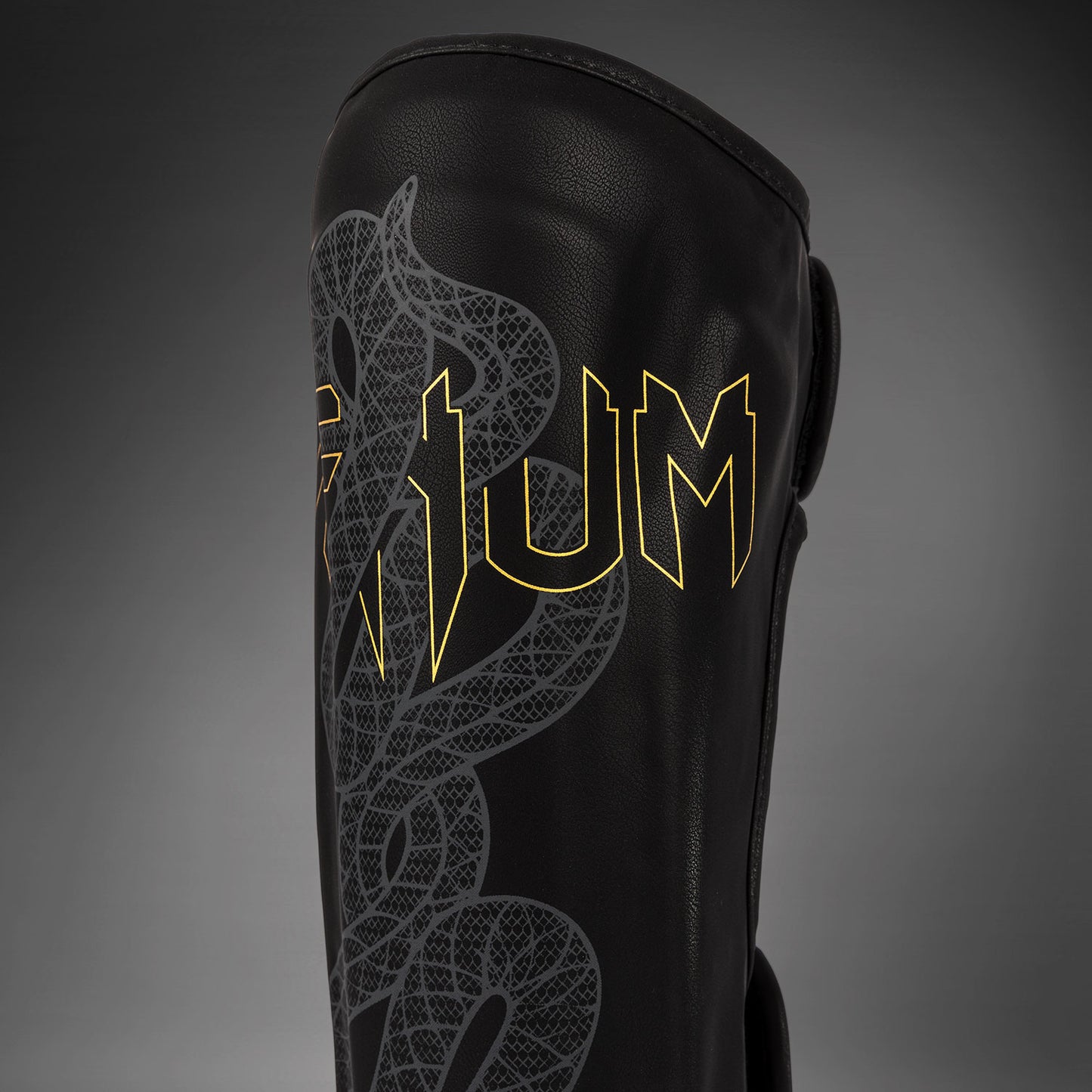 Venum Serpenti 护胫 – 黑色/银色/金色