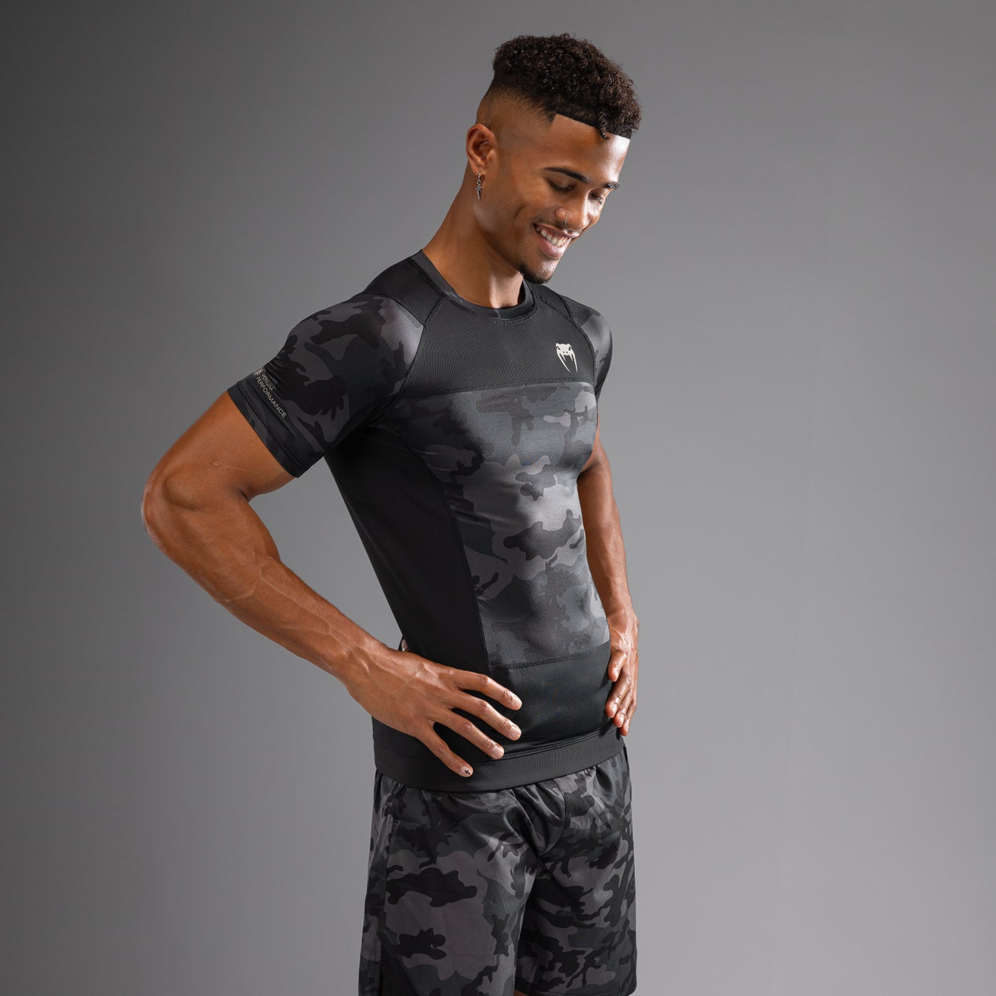 Venum G-Fit Air 男士短袖紧身防磨衣 – 数字城市迷彩