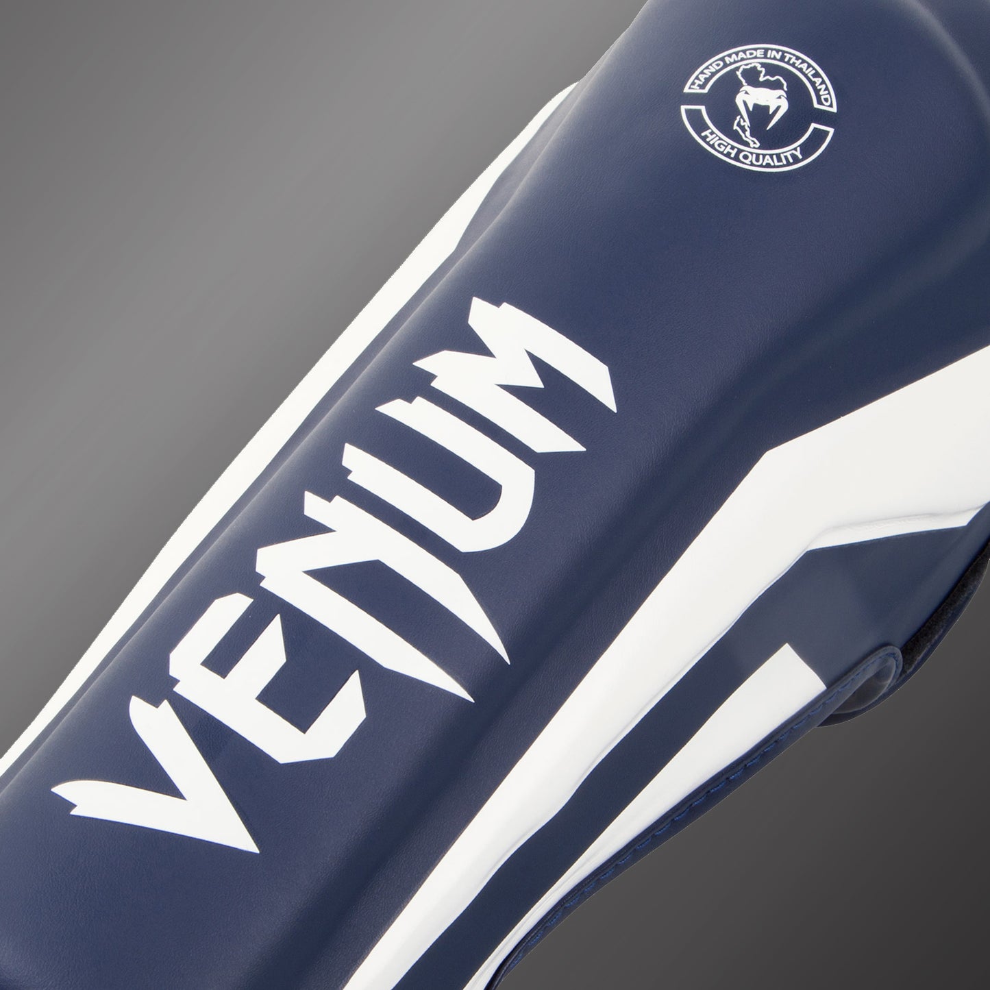 Venum Elite 立式护胫 – 白色/藏青色