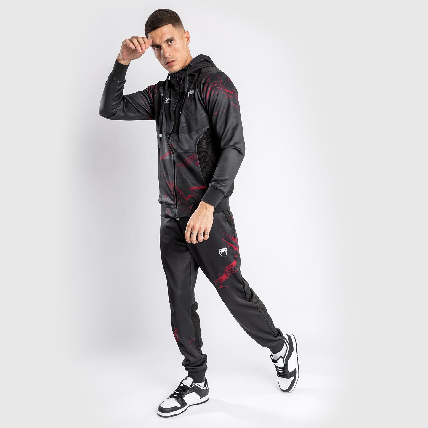 UFC Venum Authentic Fight Week 2.0 男士拉链连帽衫 – 黑色/红色
