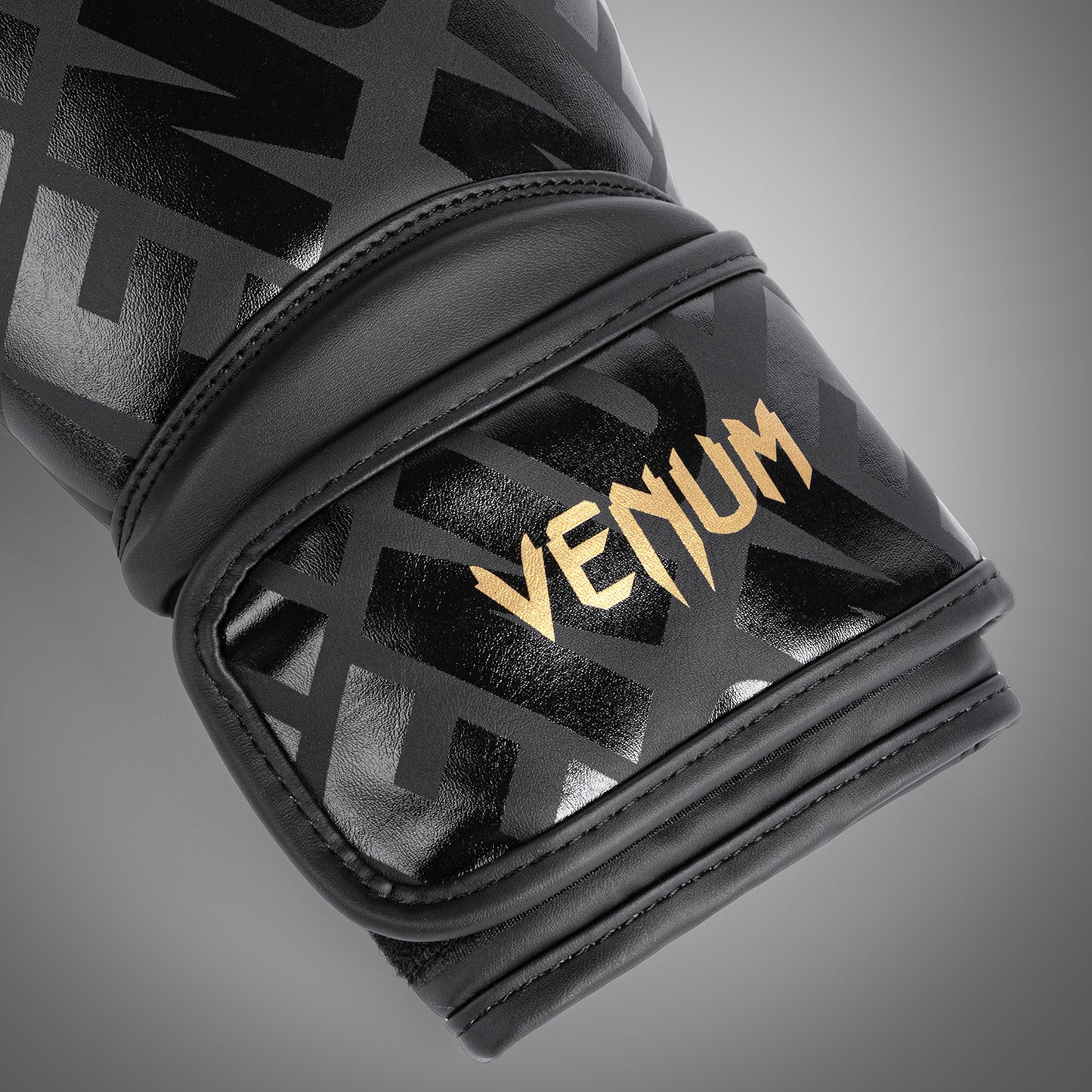 Venum Contender 1.5 XT 儿童款拳击手套 – 黑色–金色
