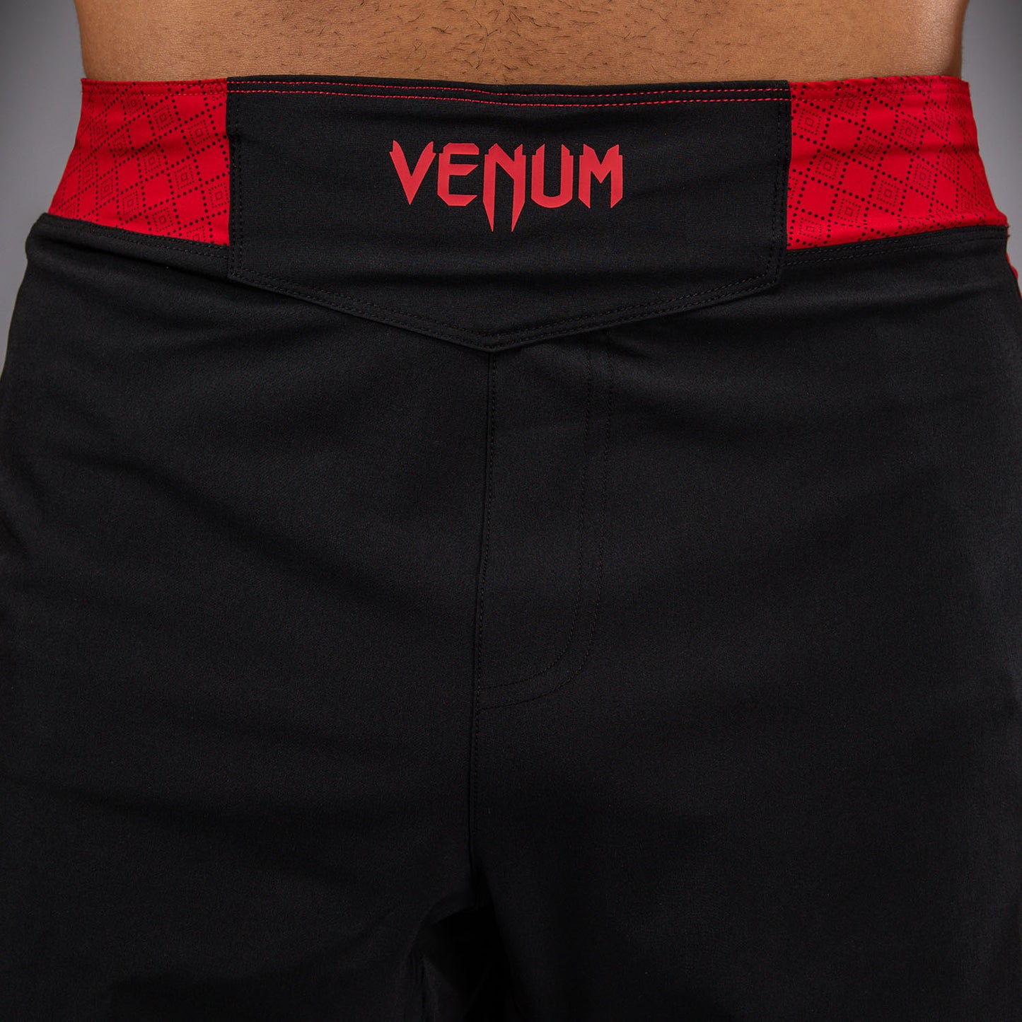 Venum X Roger Gracie Academy 格斗短裤 – 黑色/红色