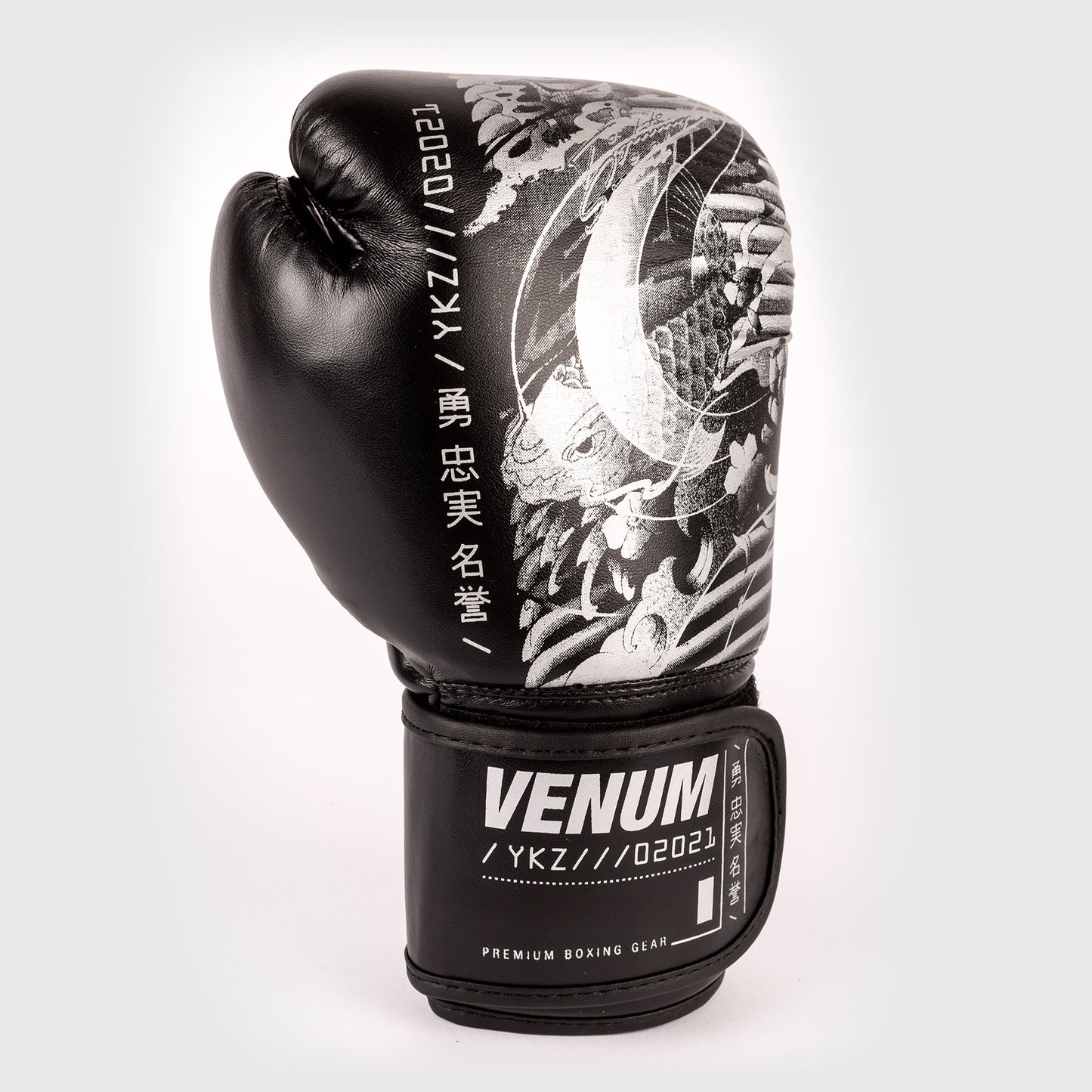 Venum YKZ21 儿童款拳击手套 – 黑色/白色